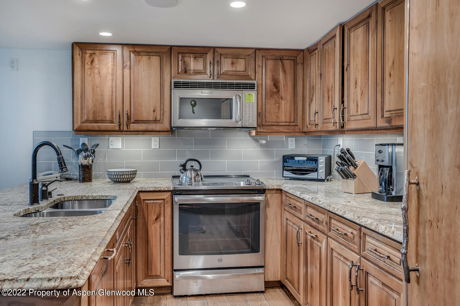 400 Wood Road Unit: 2209E