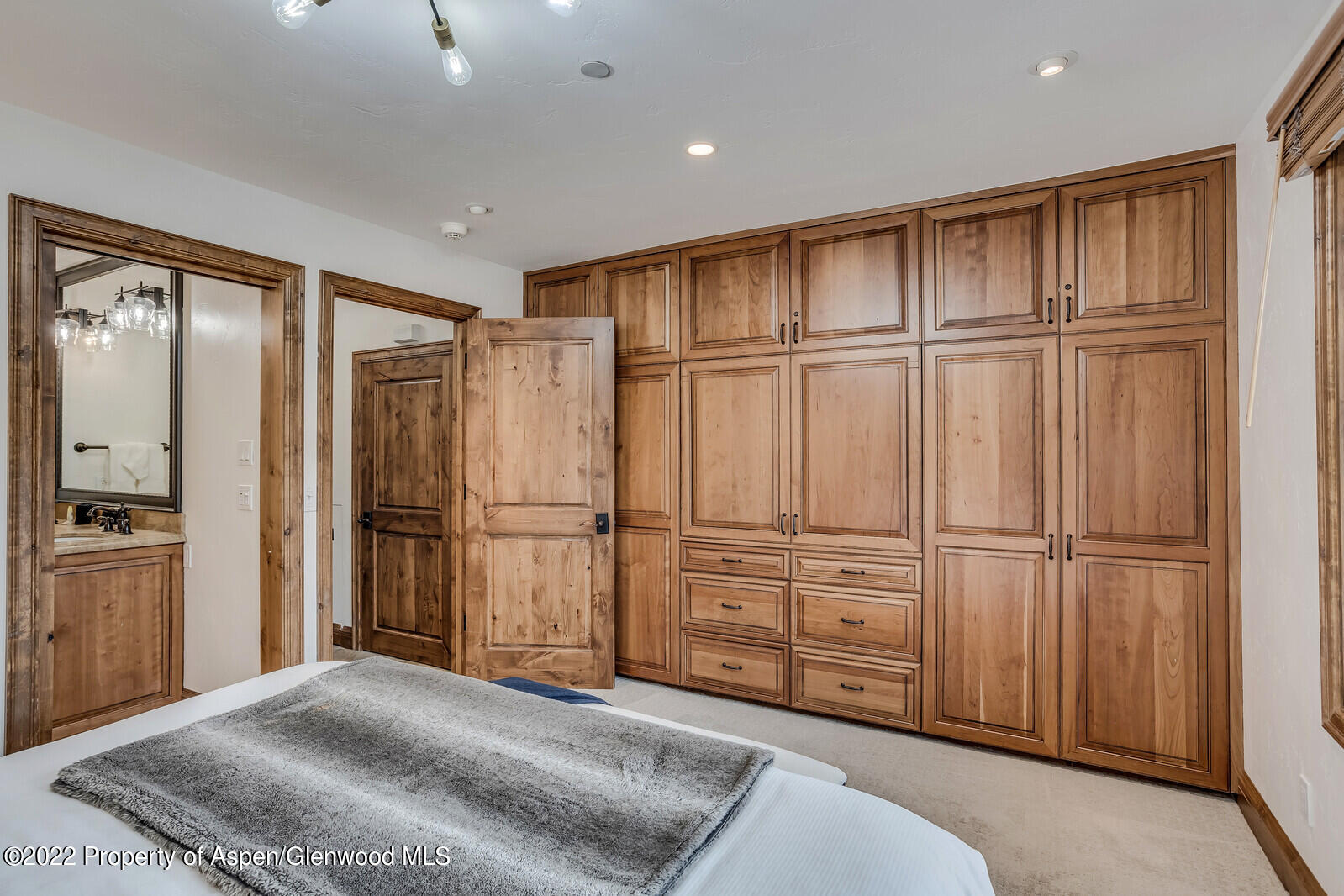 400 Wood Road Unit: 2209E
