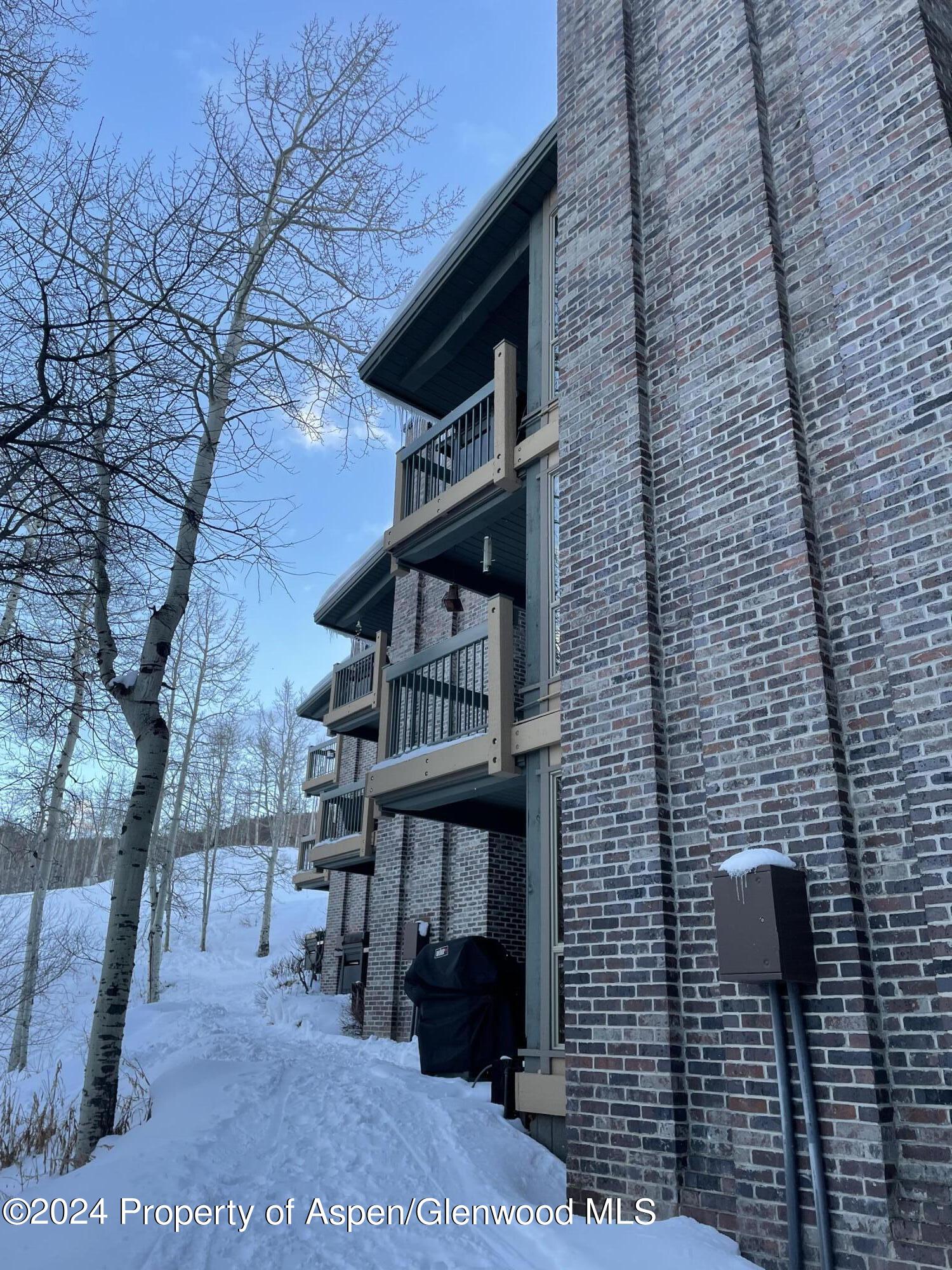 855 Carriage Way Unit: 201