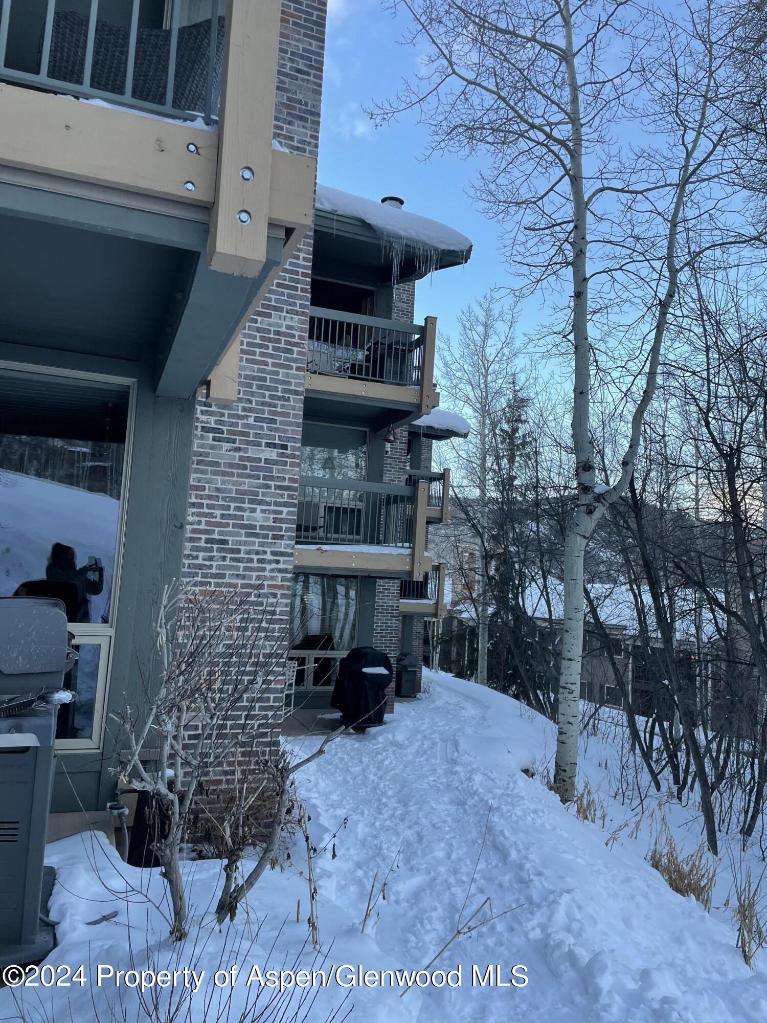 855 Carriage Way Unit: 201