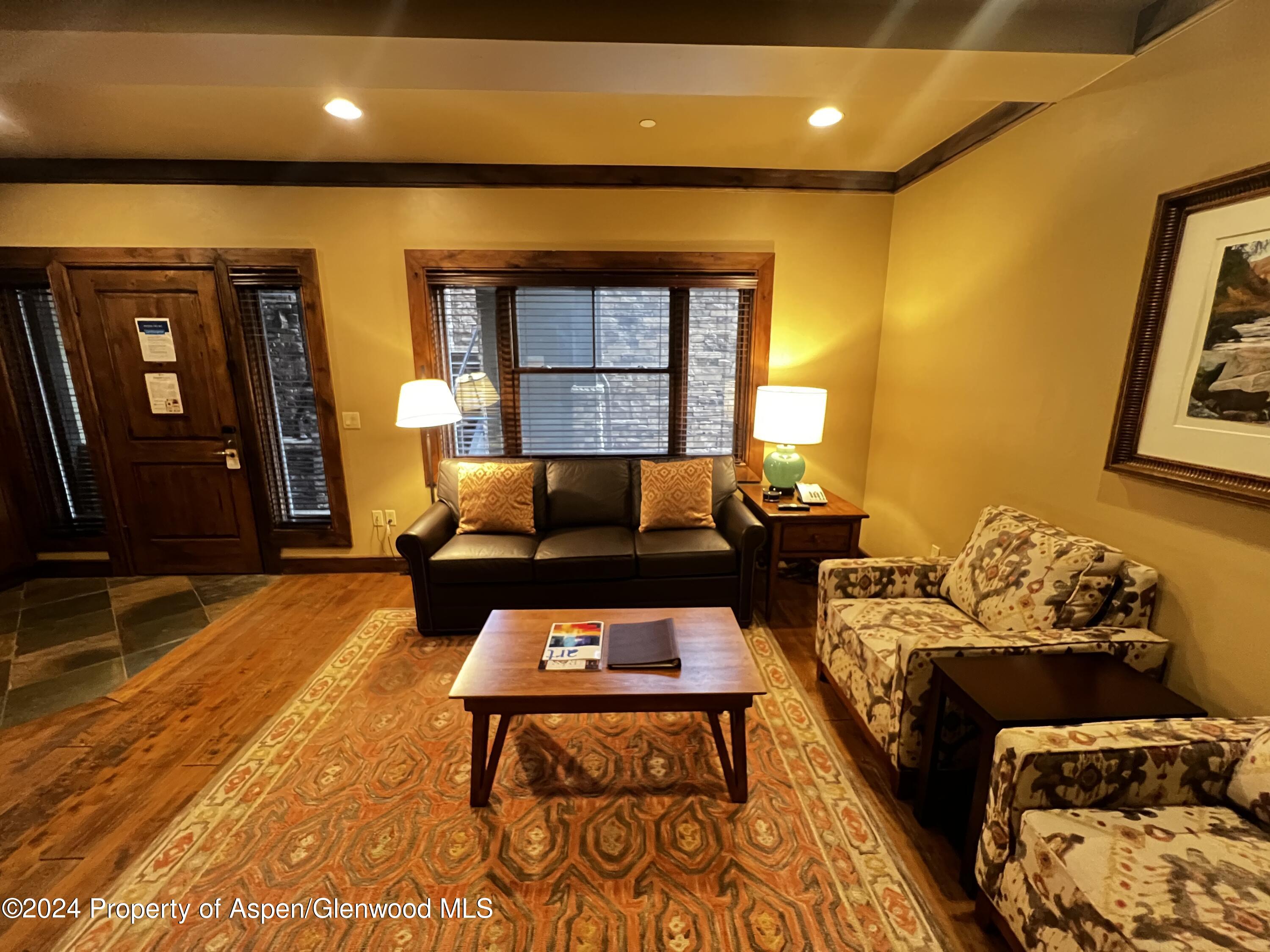 233 W Main Street, 002