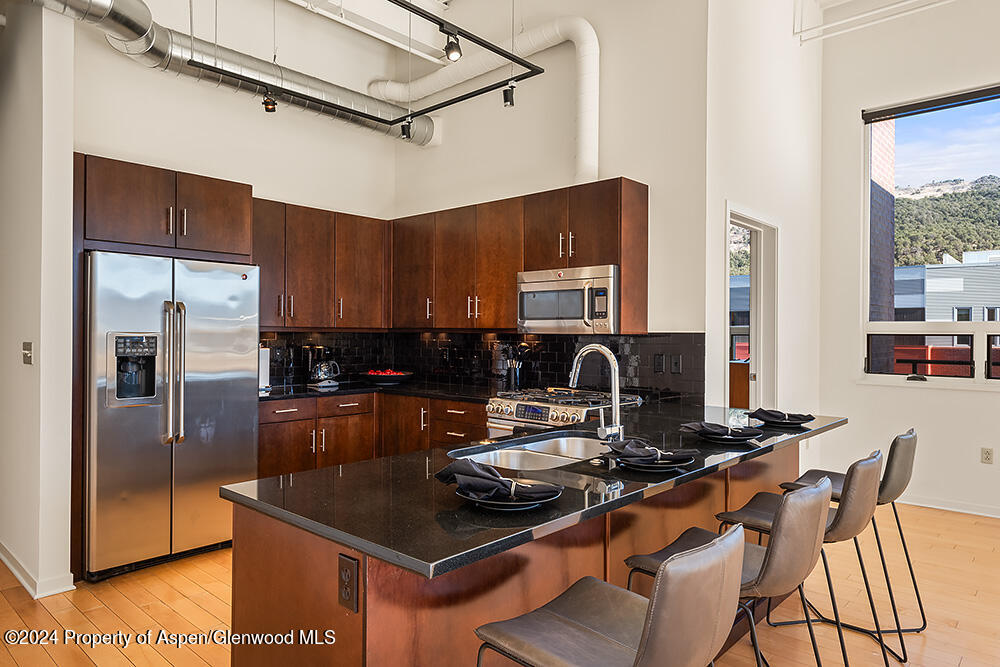 361 Robinson Street, 326