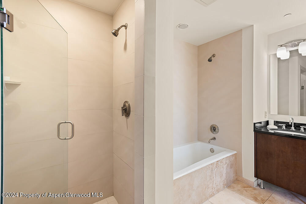 361 Robinson Street, 326