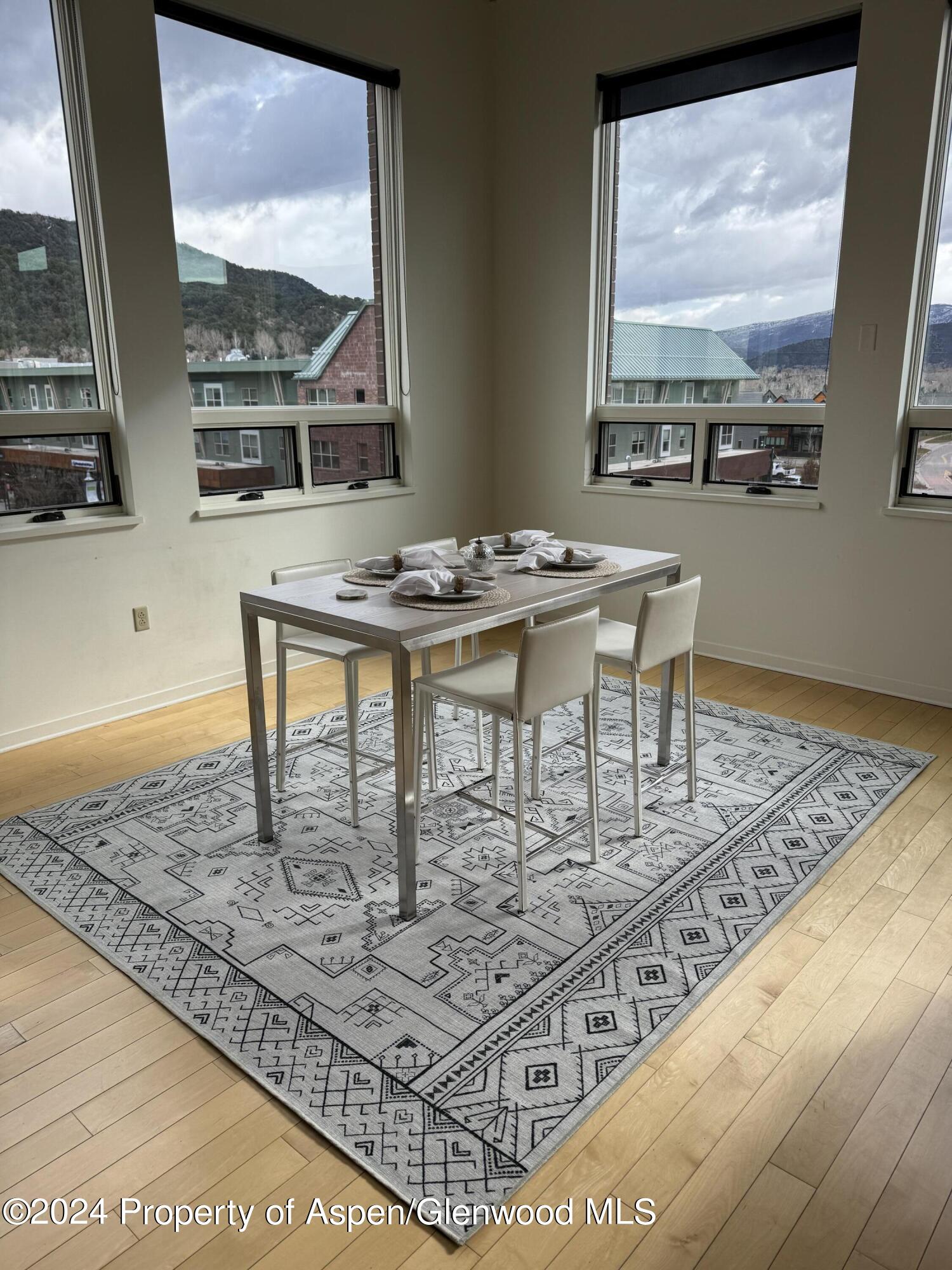 361 Robinson Street, 326