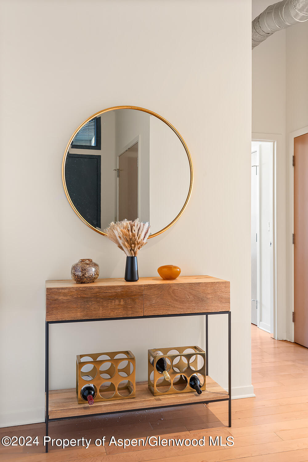 361 Robinson Street, 326