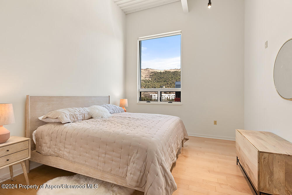 361 Robinson Street, 326