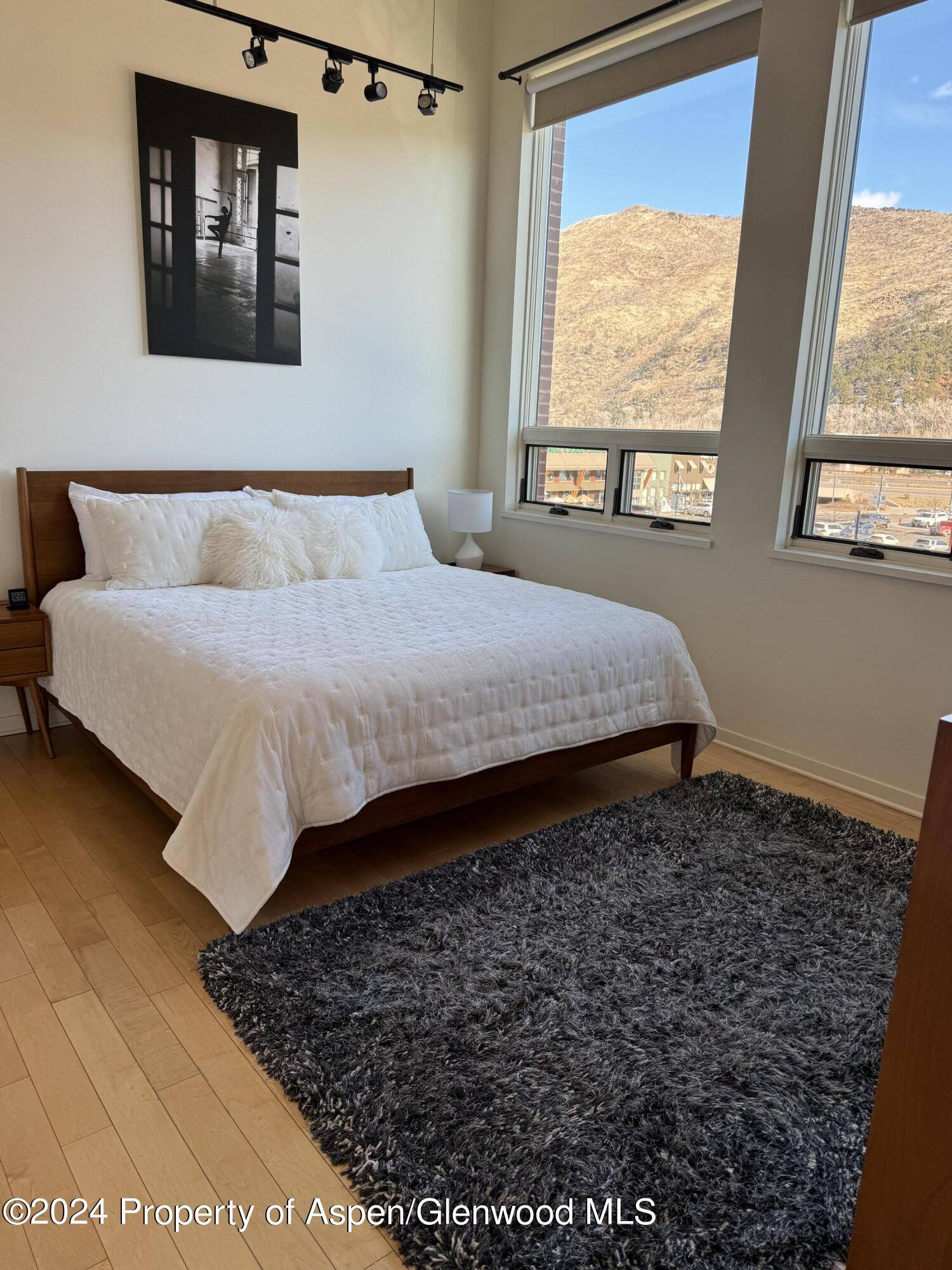 361 Robinson Street, 326