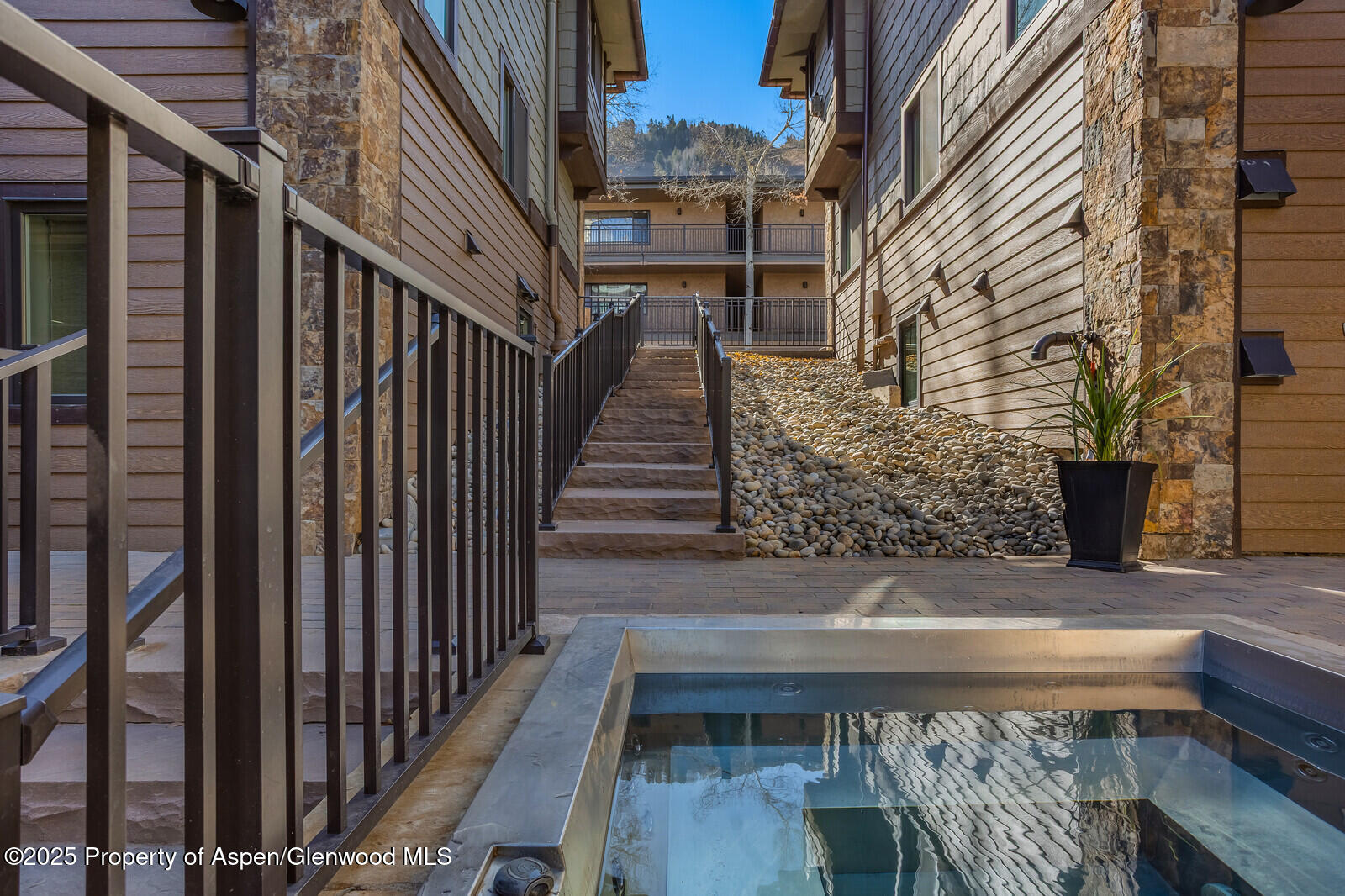 650 S Monarch Street Unit 7