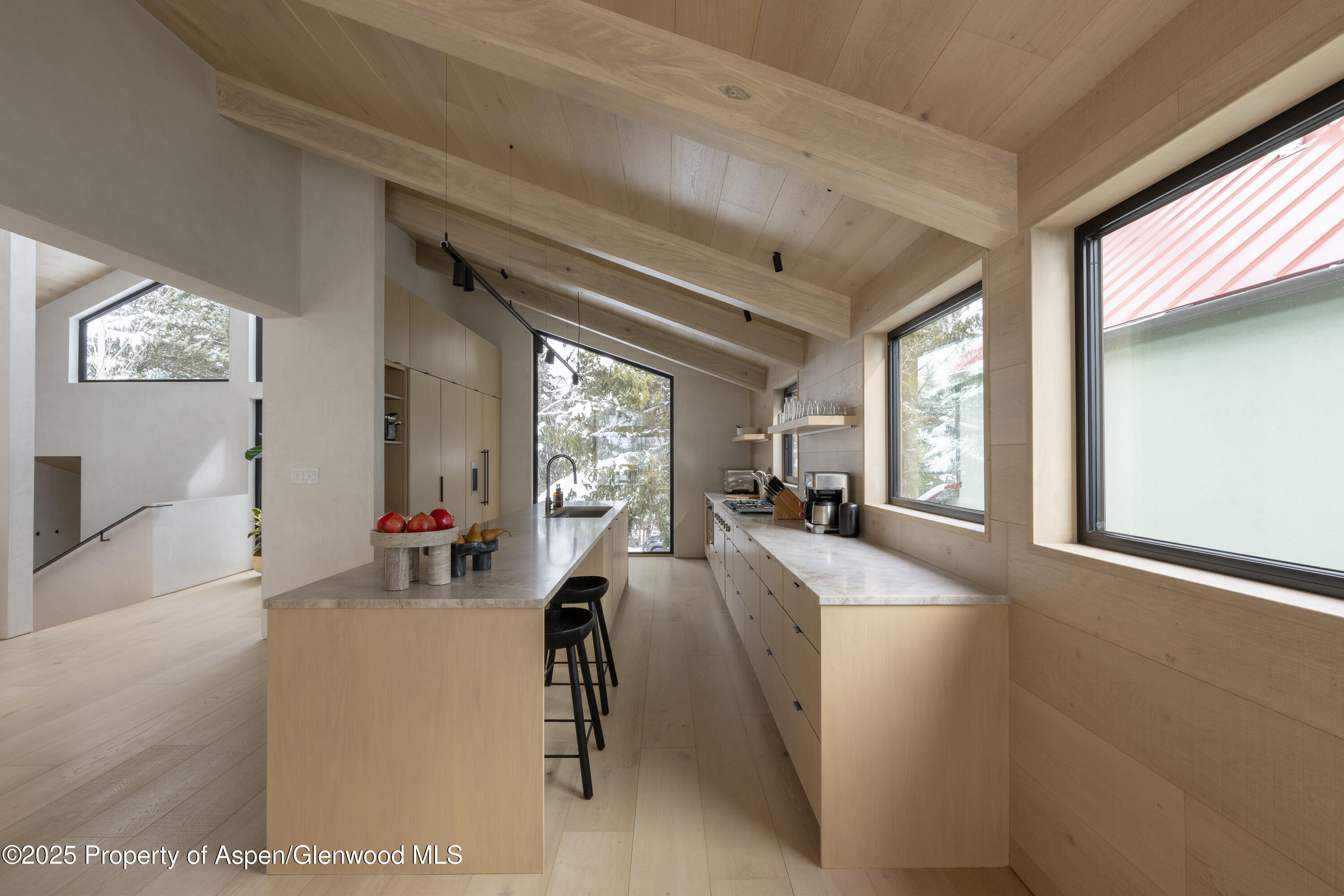 609 W Francis Street