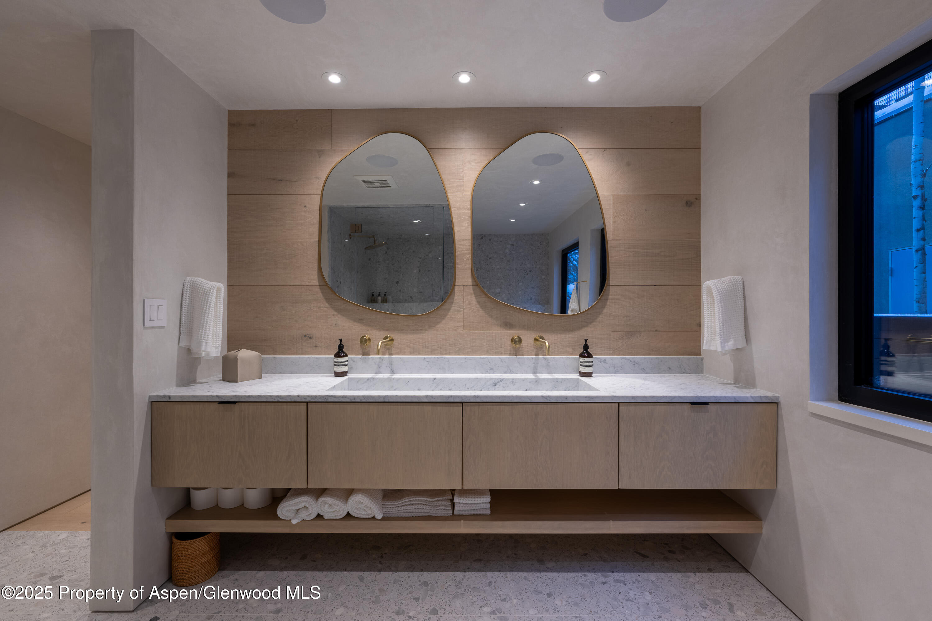 609 W Francis Street