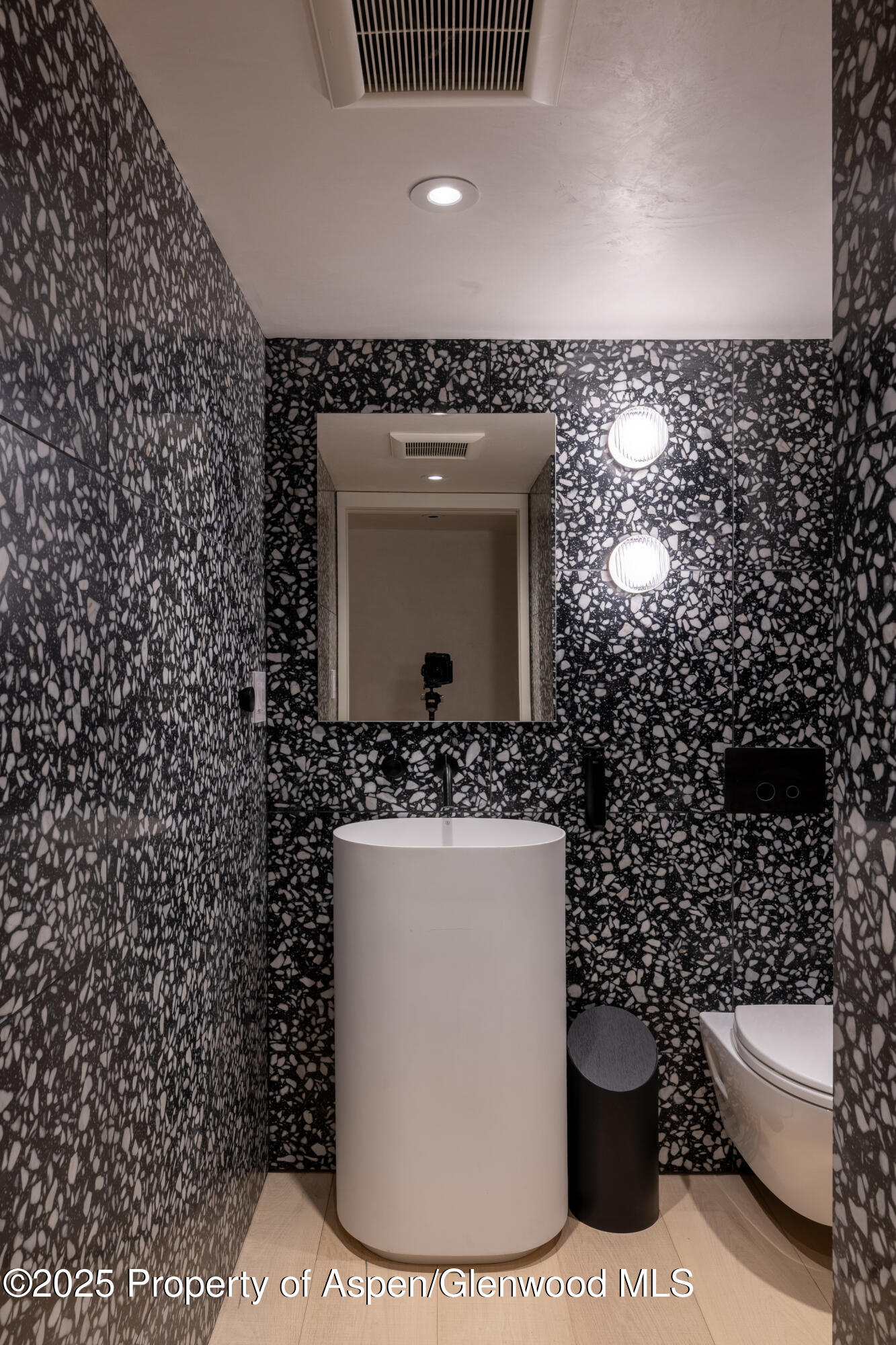 609 W Francis Street