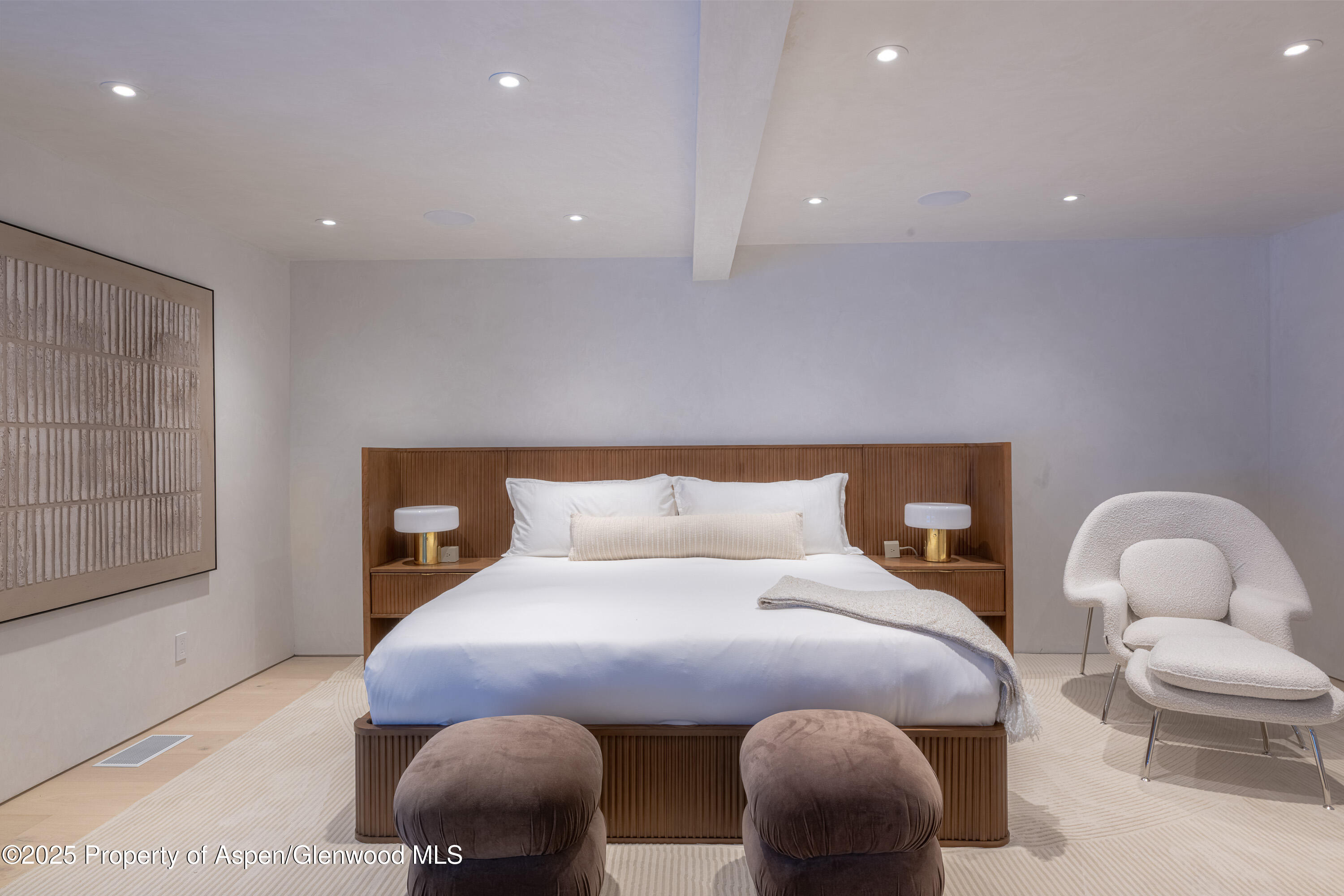 609 W Francis Street