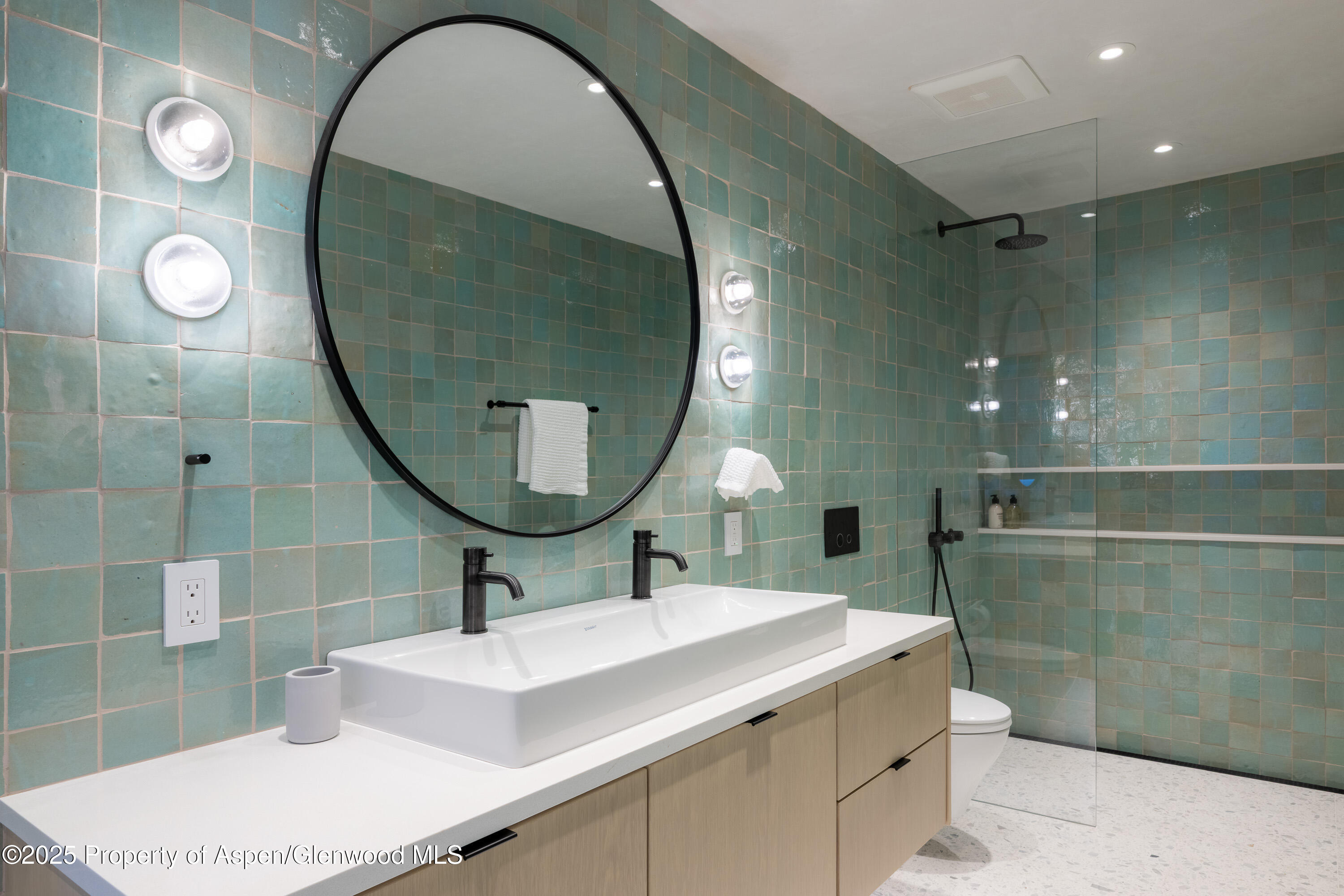 609 W Francis Street