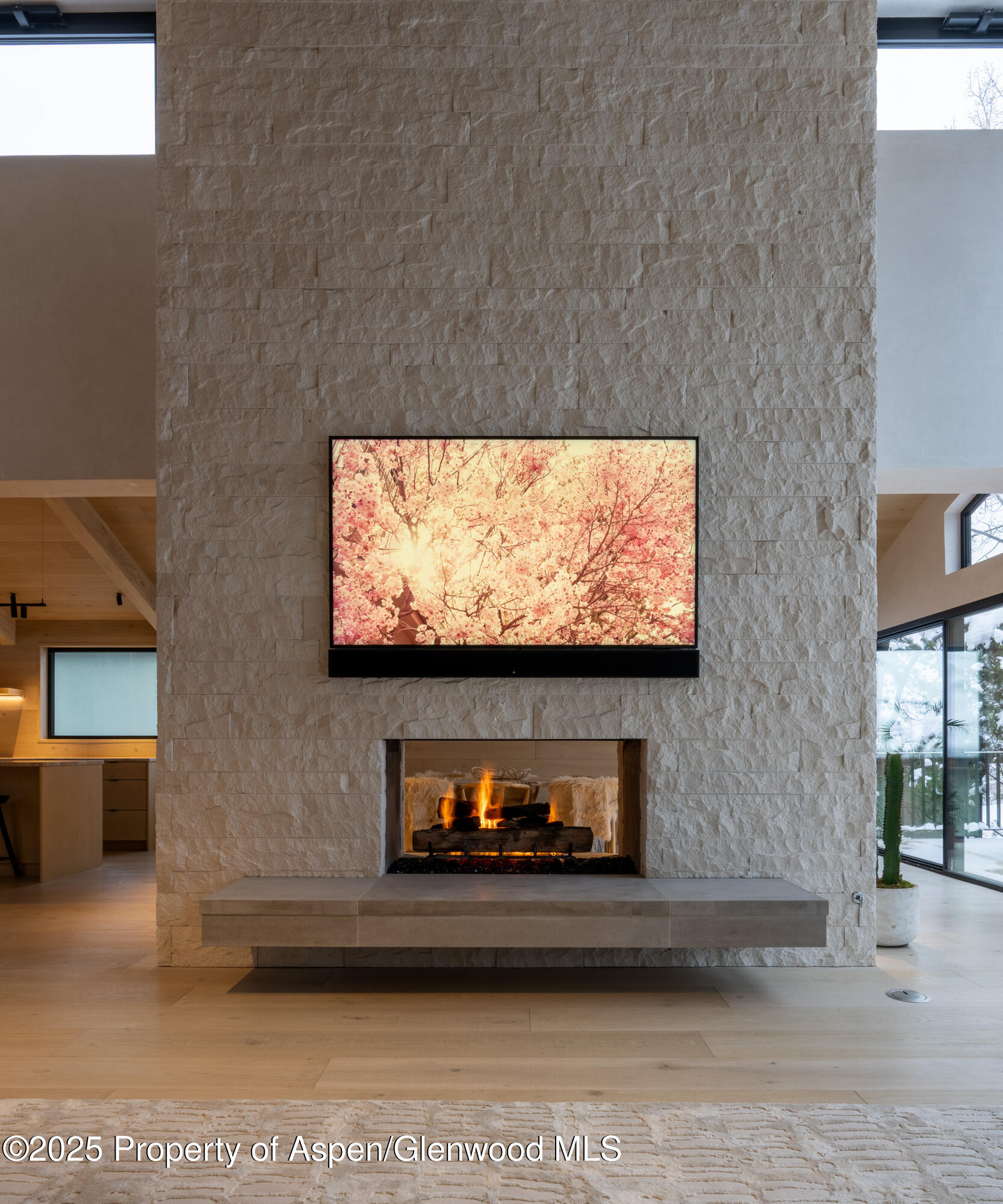 609 W Francis Street