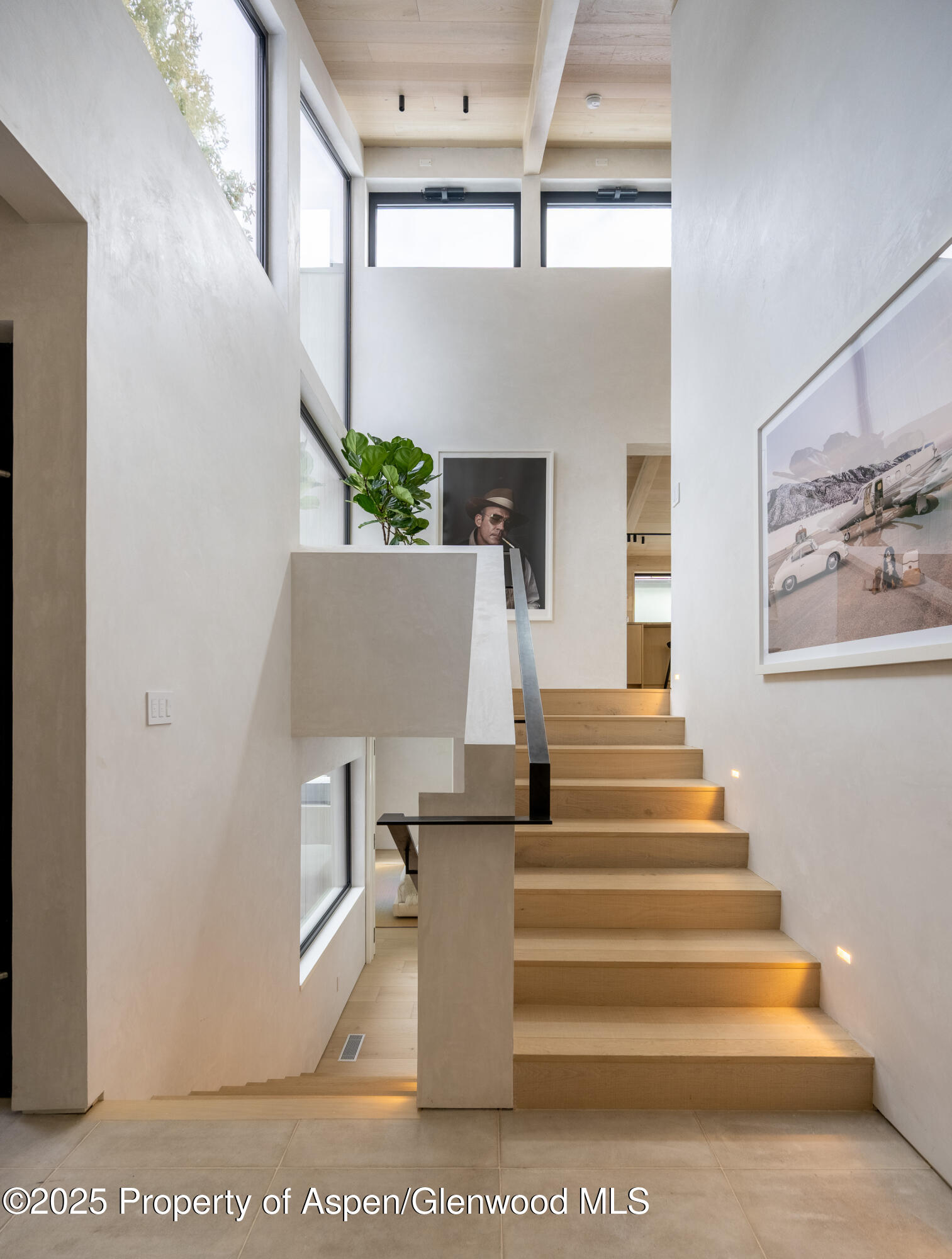 609 W Francis Street