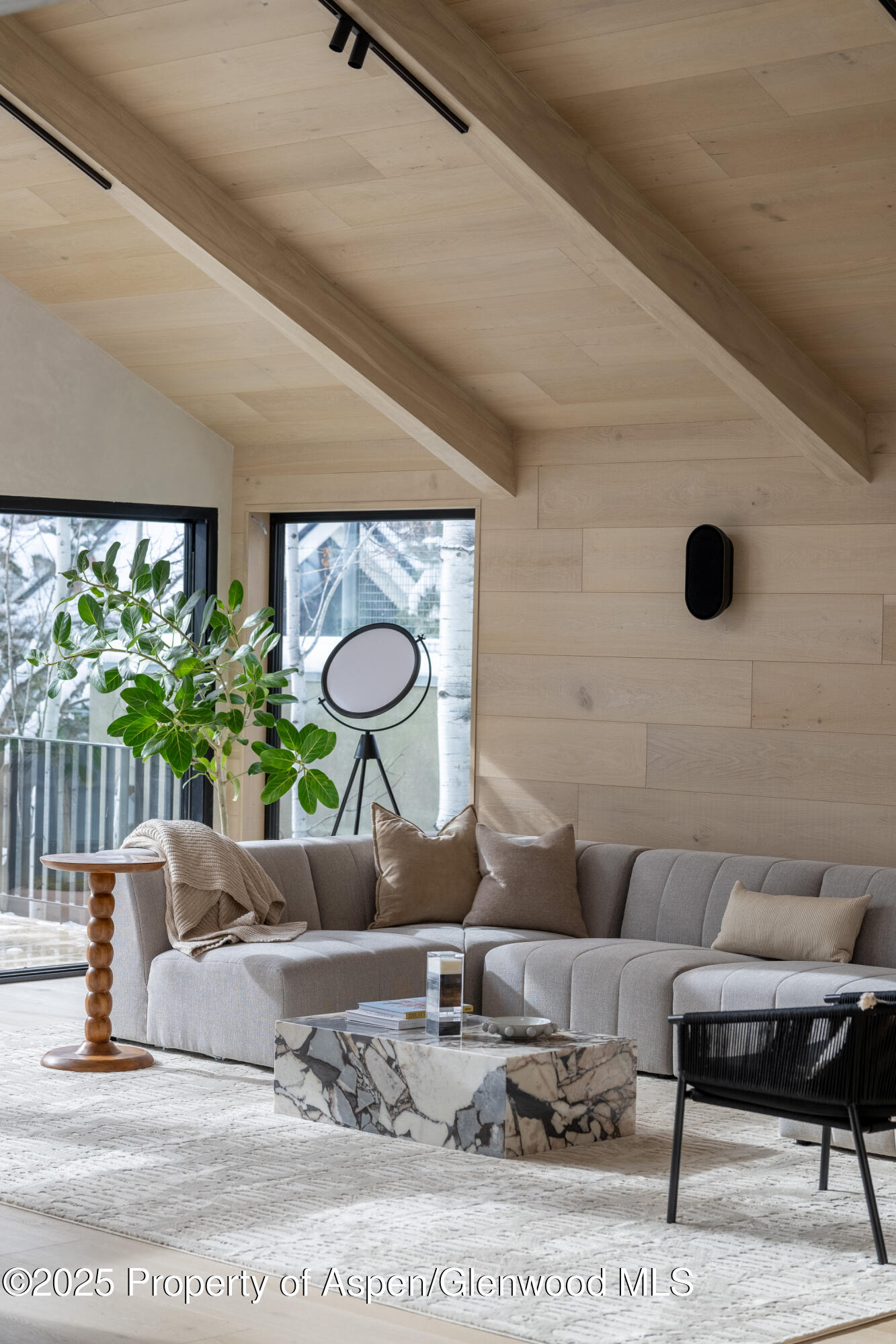 609 W Francis Street