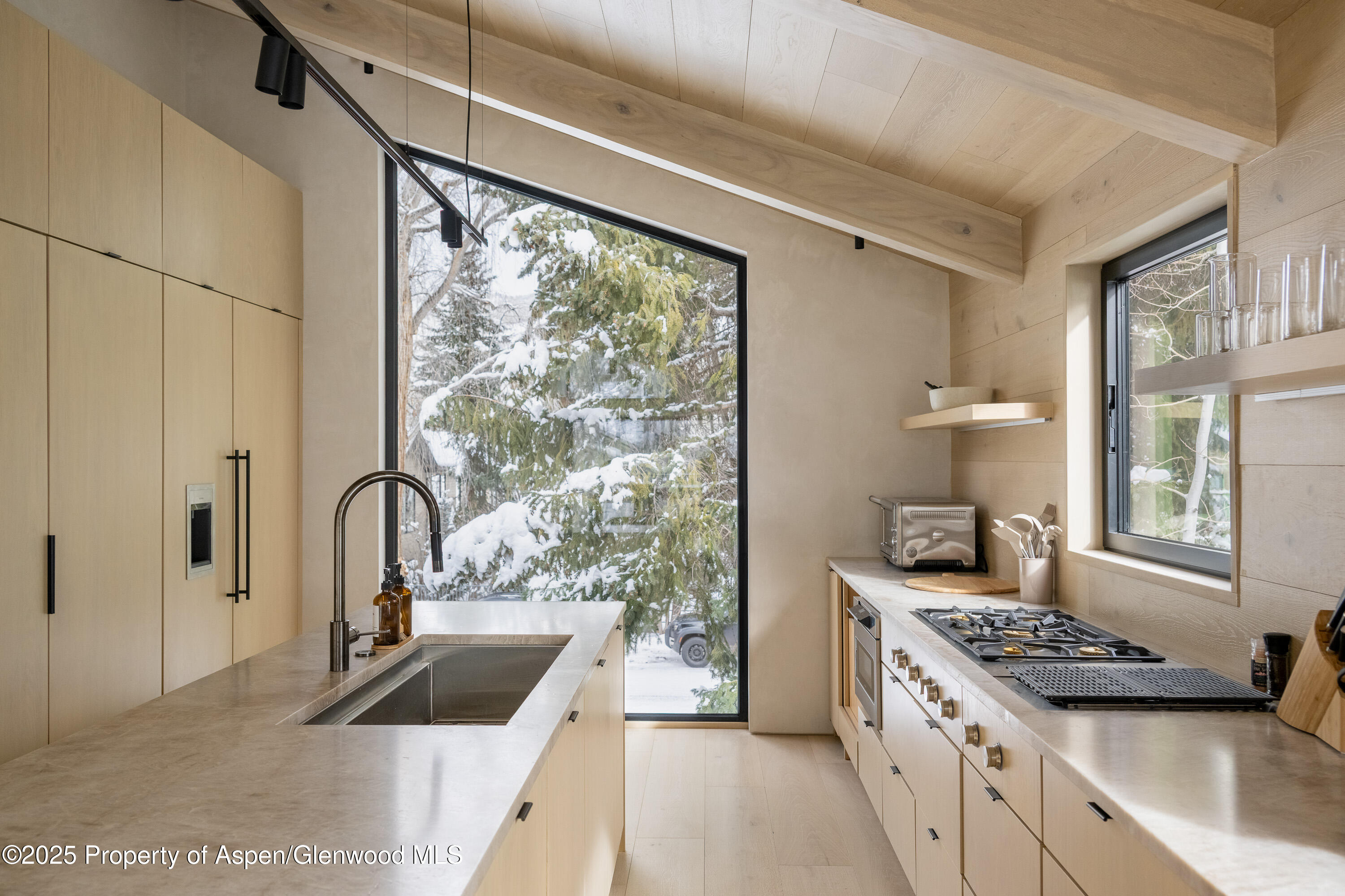 609 W Francis Street