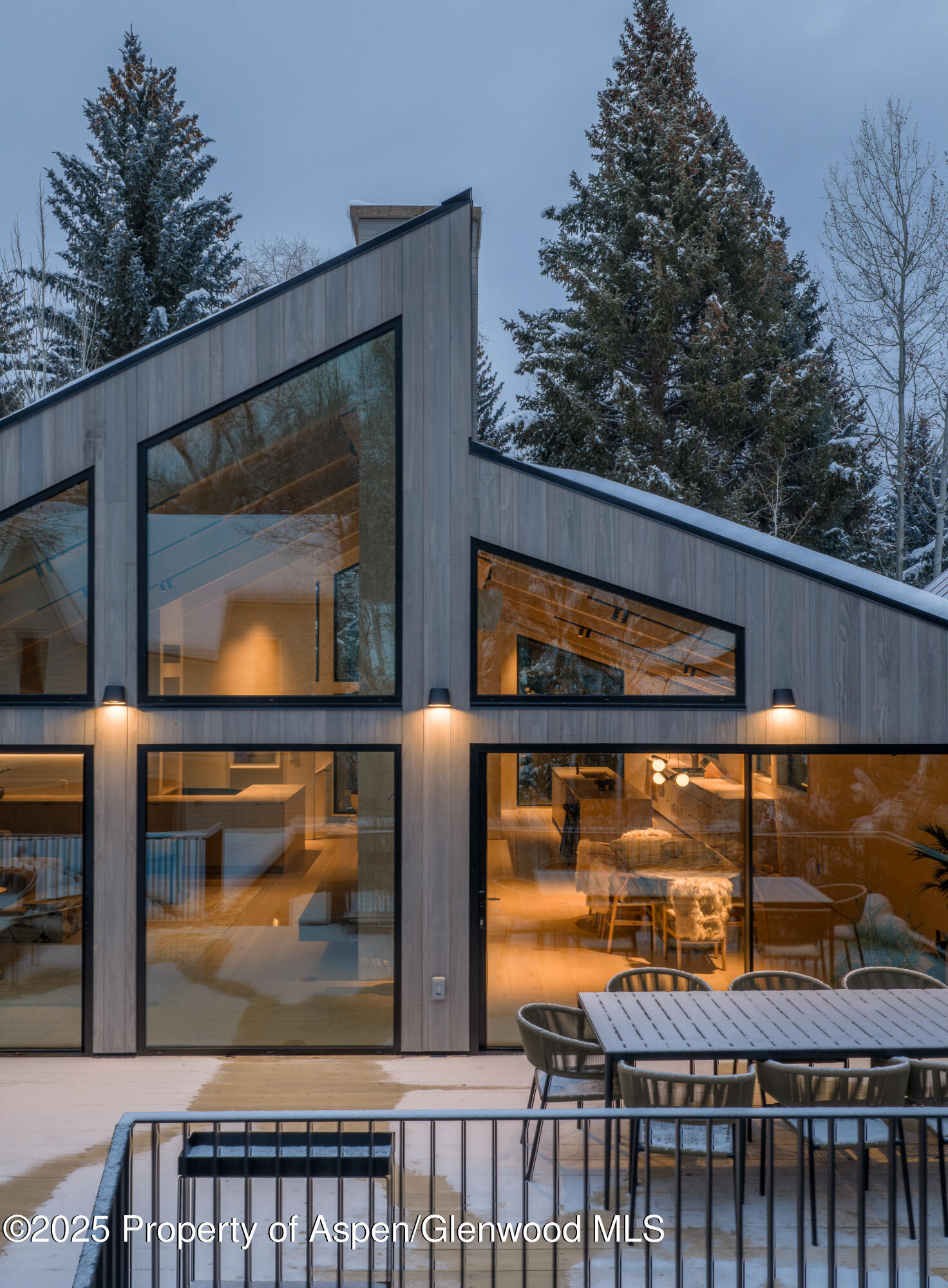 609 W Francis Street