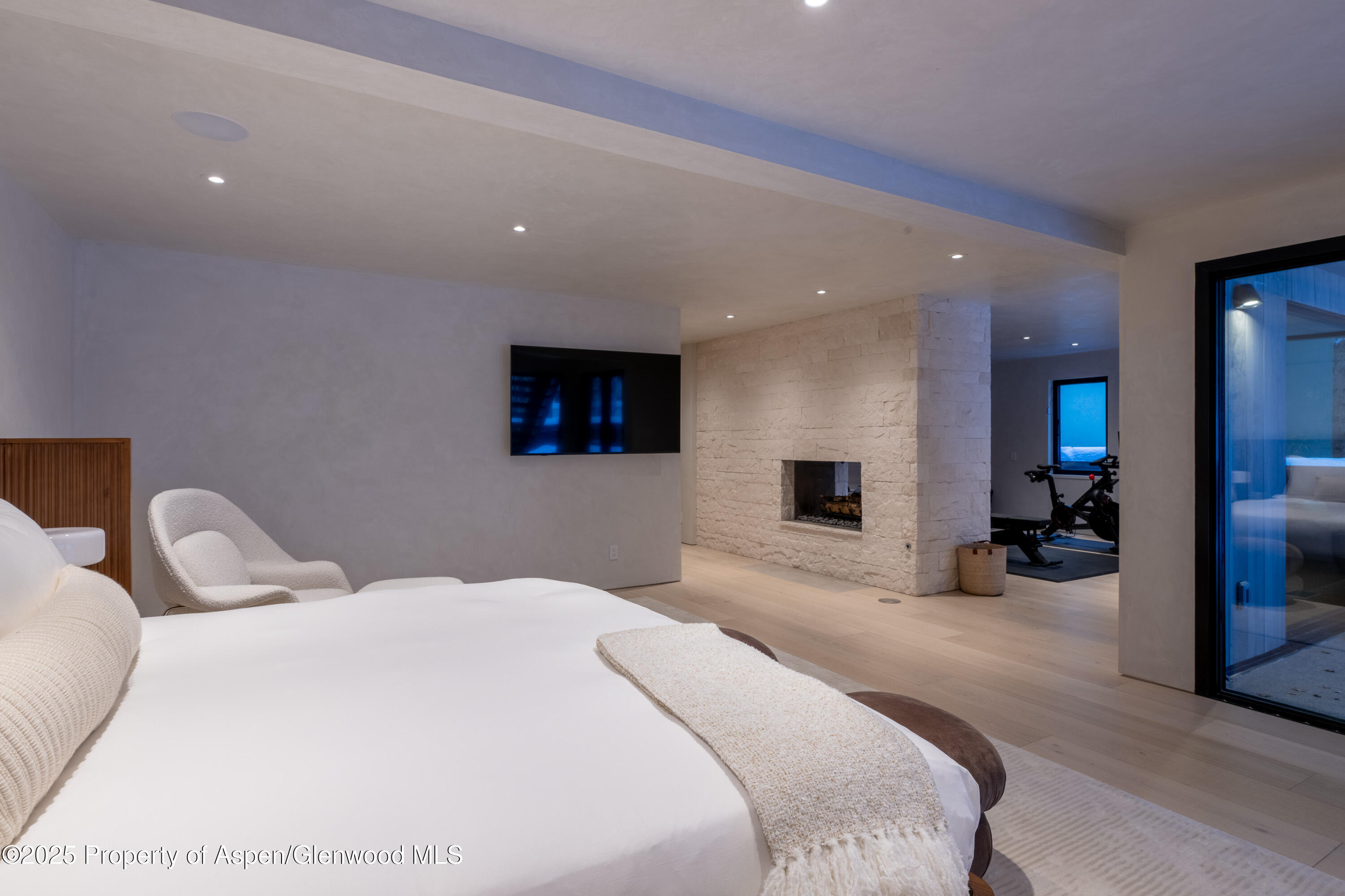 609 W Francis Street