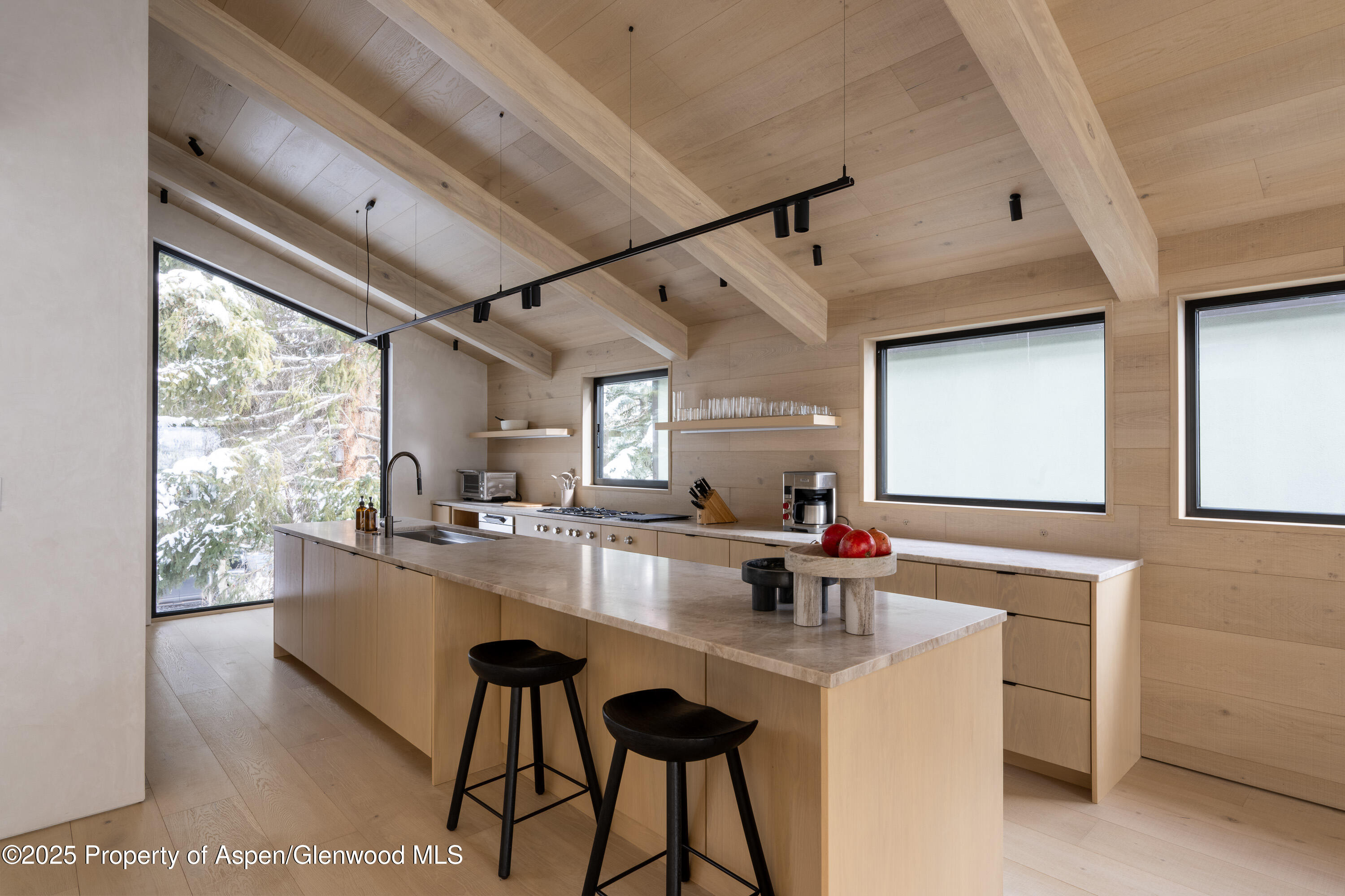 609 W Francis Street