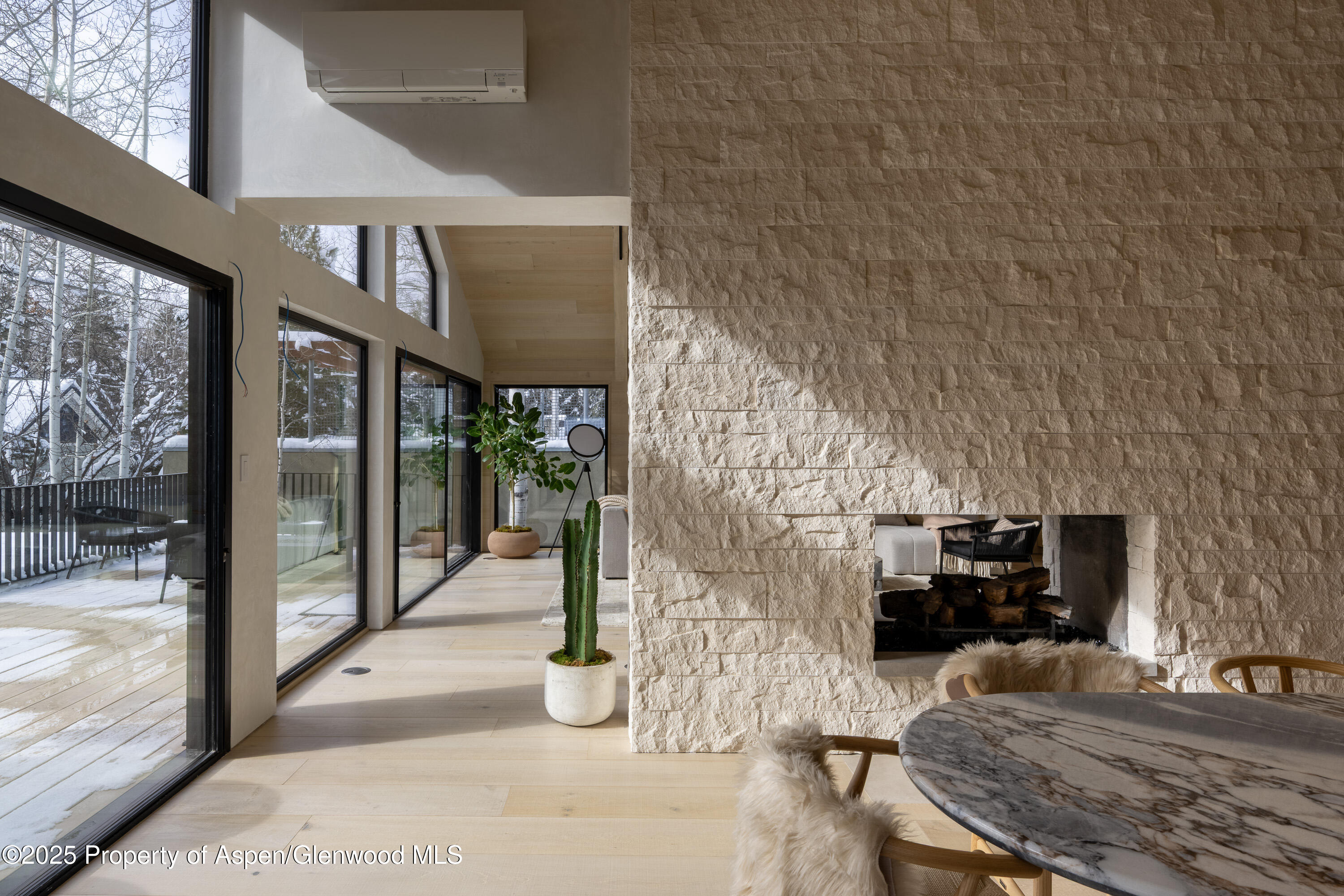 609 W Francis Street