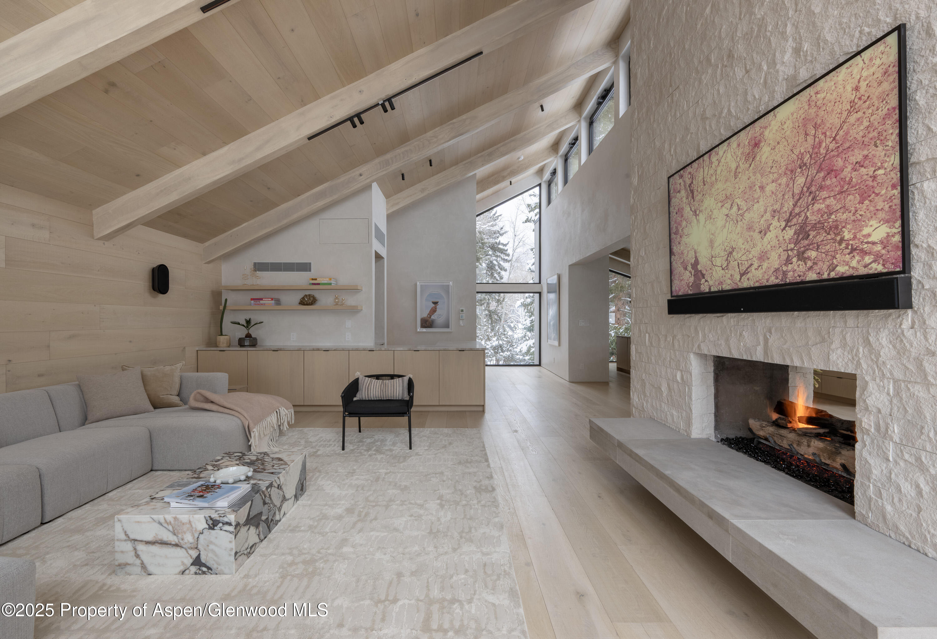 609 W Francis Street