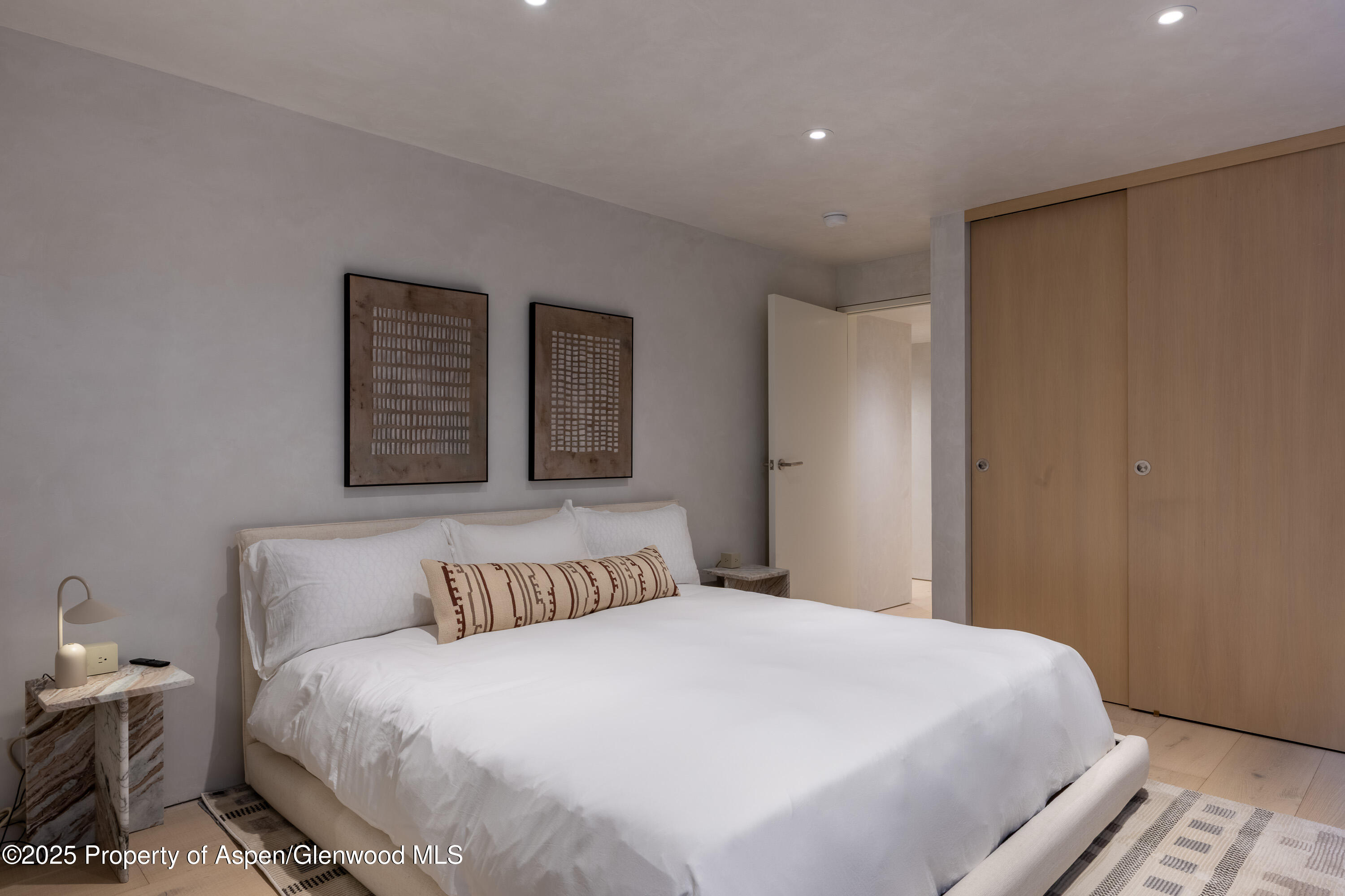 609 W Francis Street