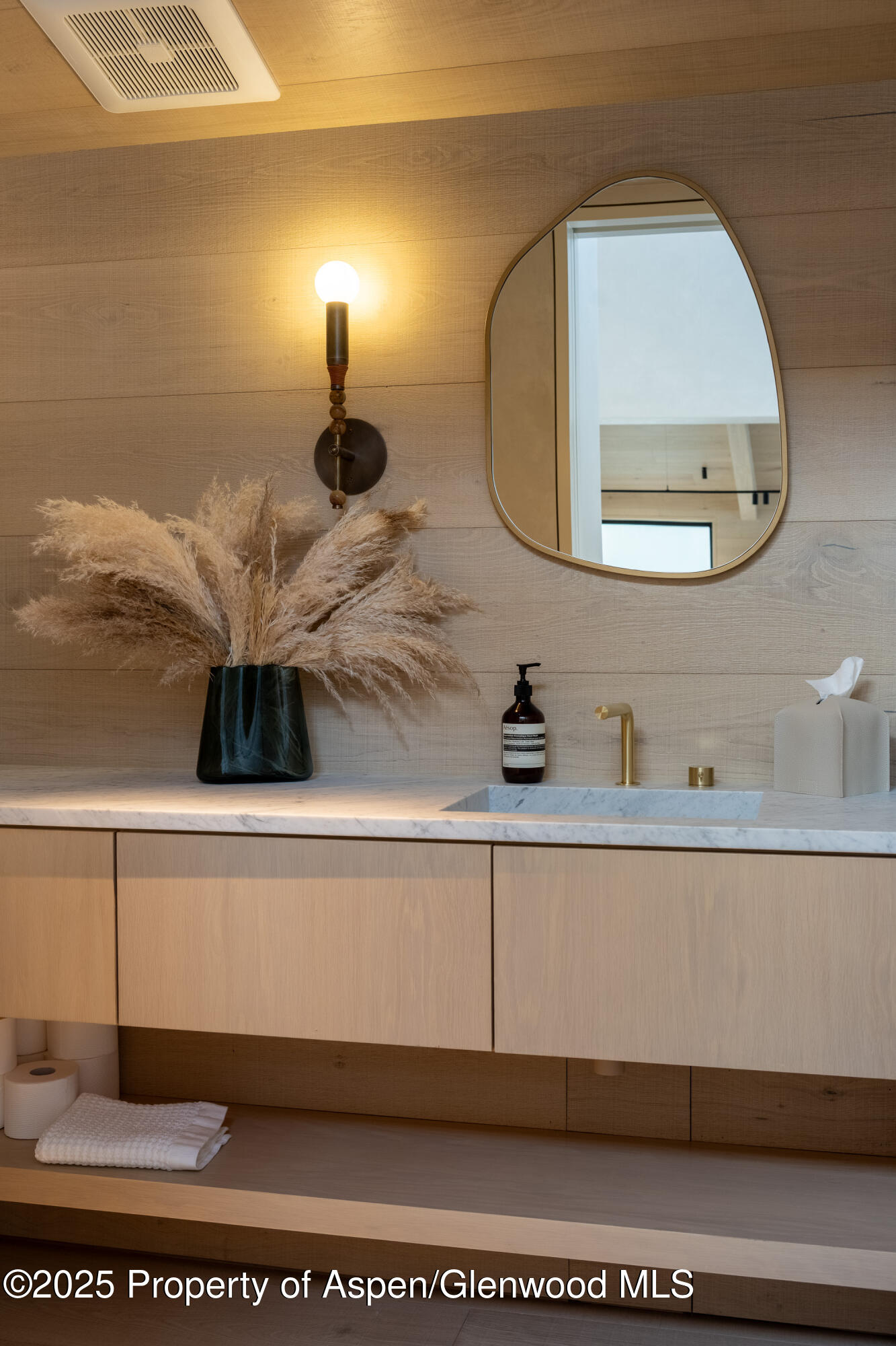 609 W Francis Street