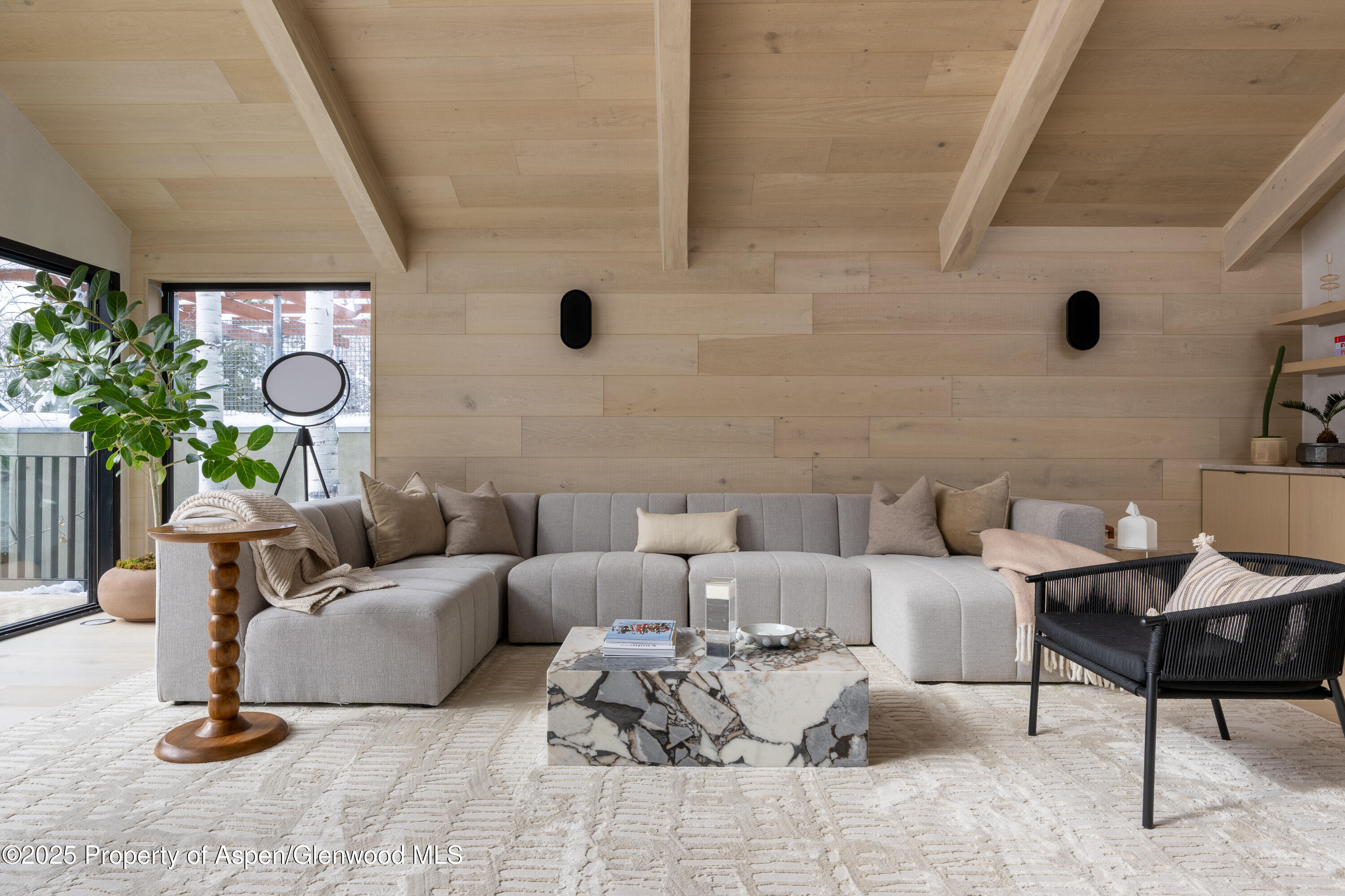 609 W Francis Street