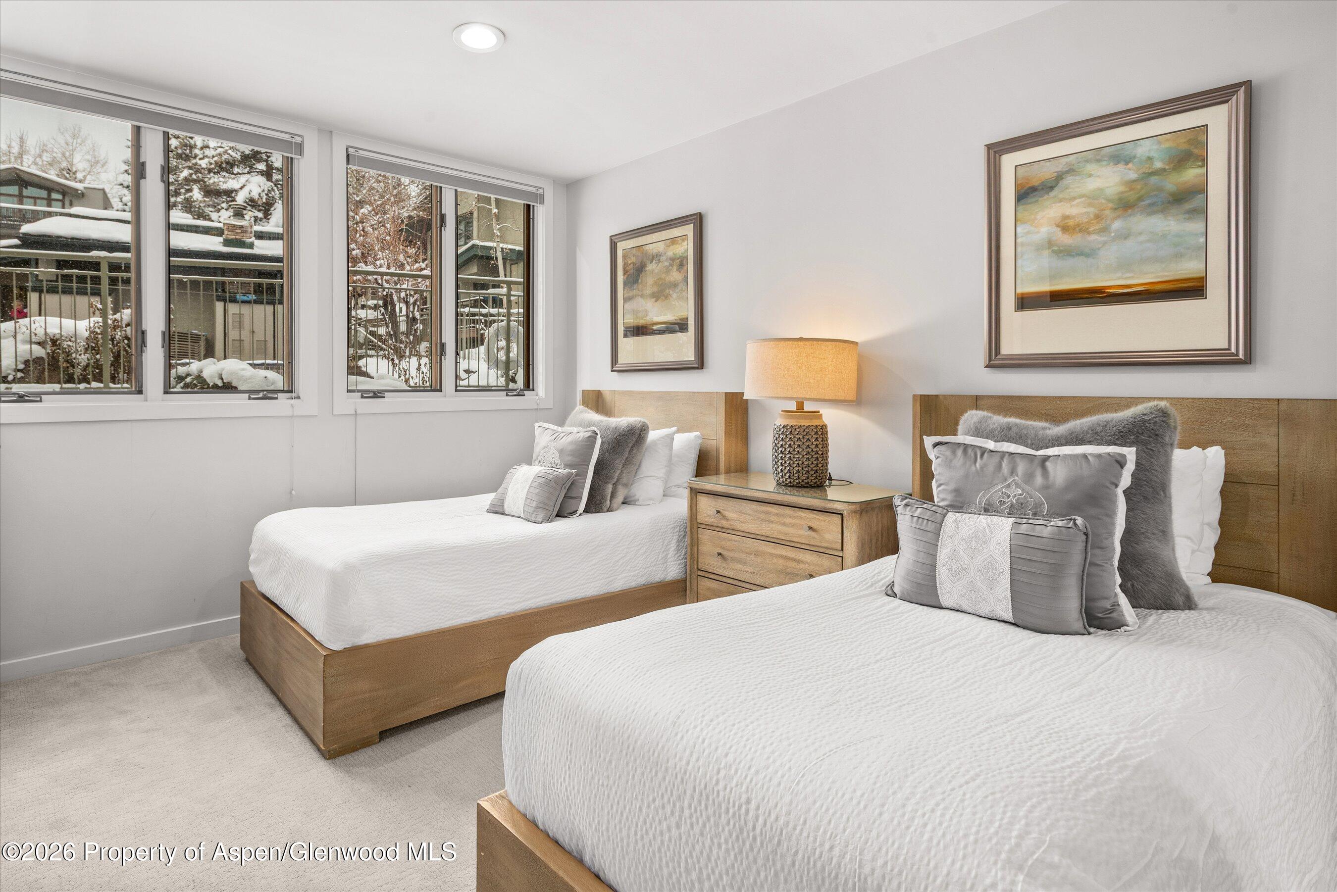 135 Carriage Way 16