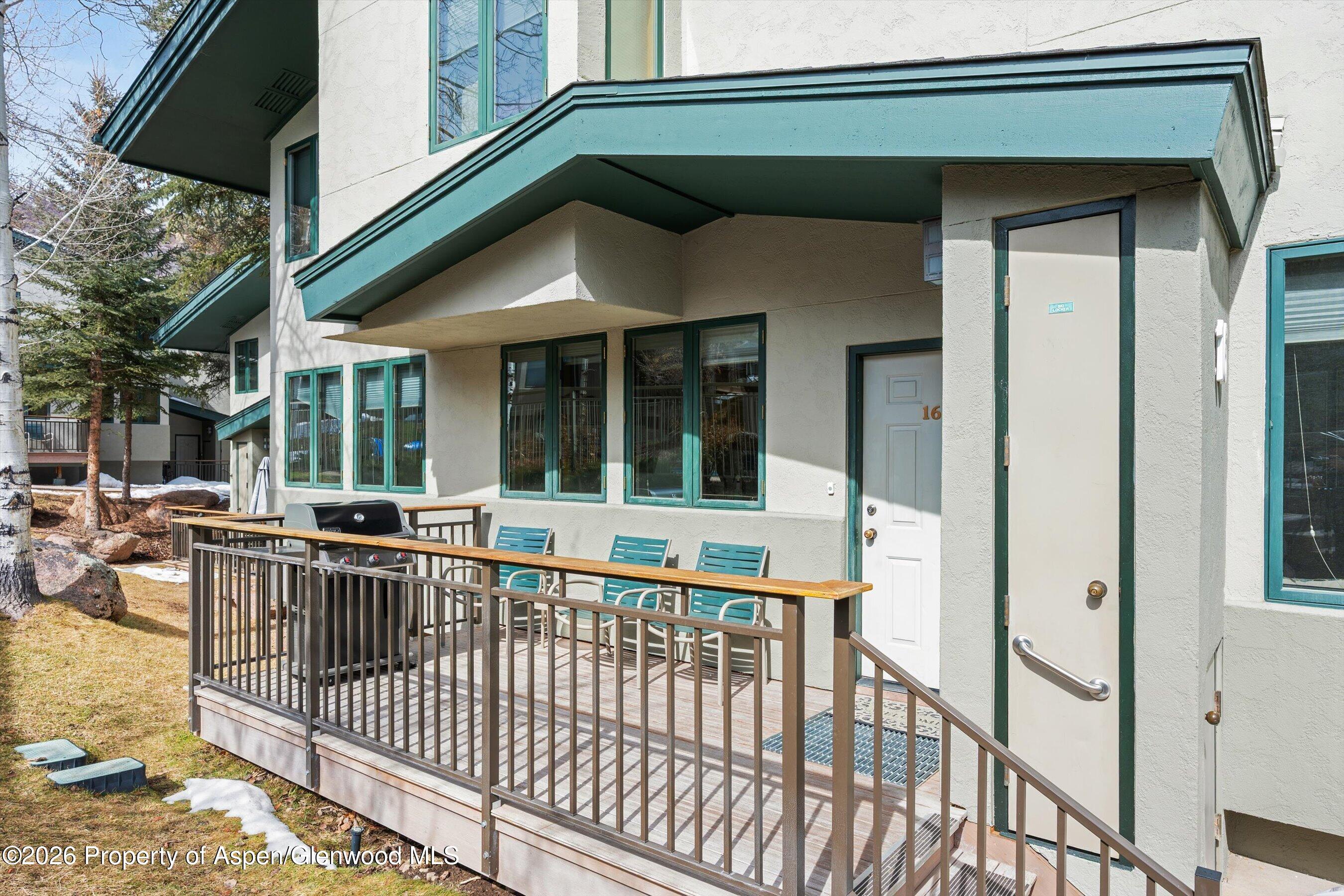 135 Carriage Way 16