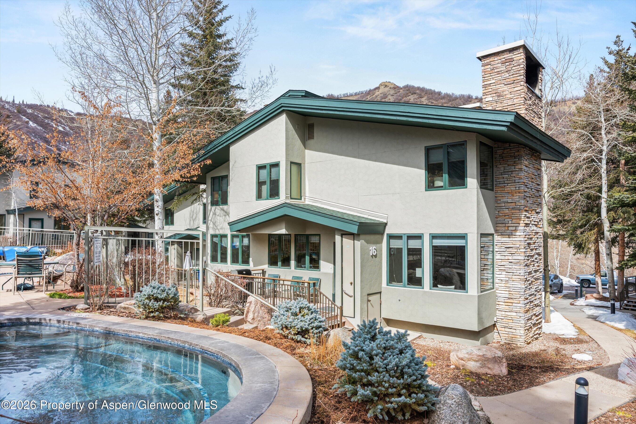 135 Carriage Way 16