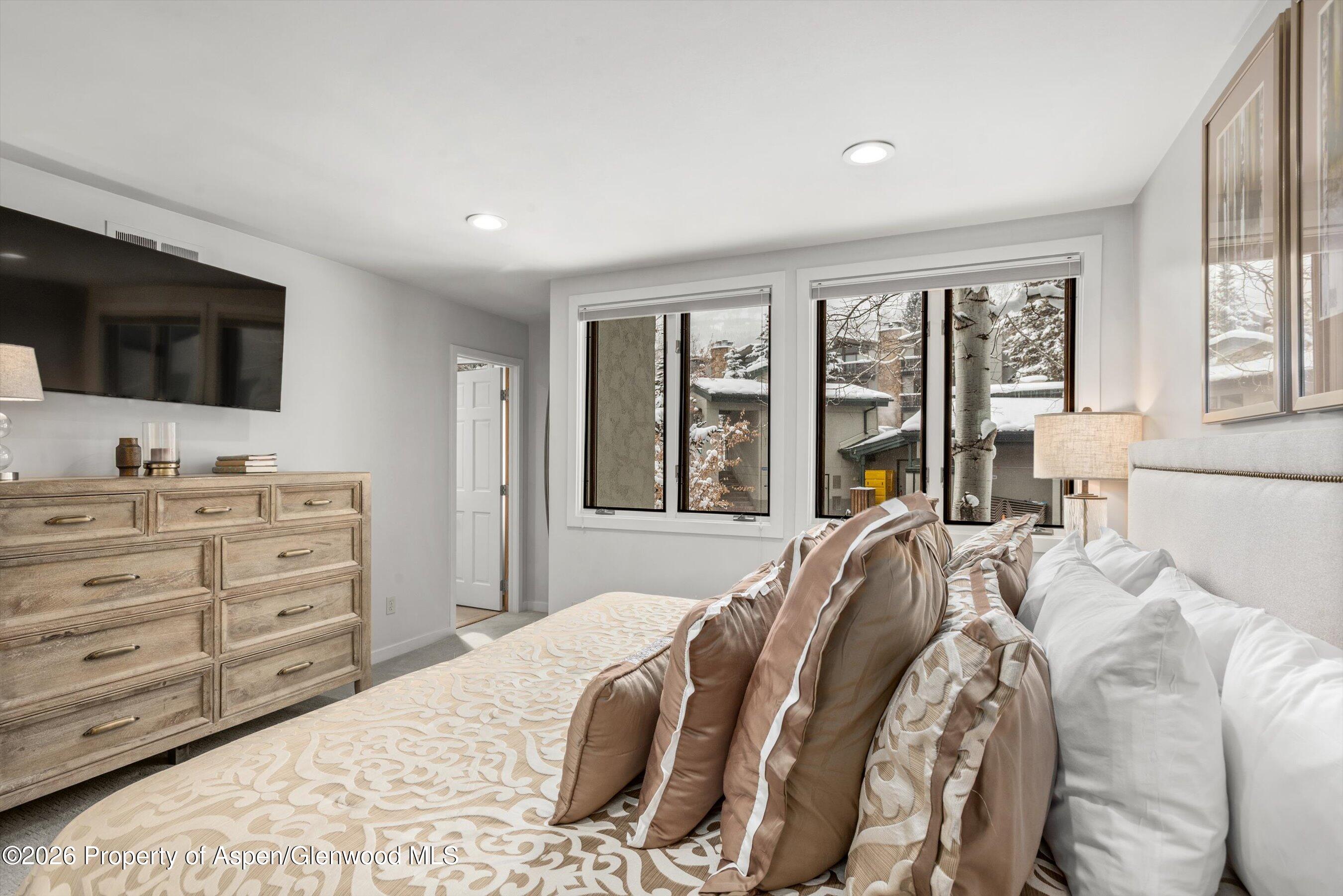 135 Carriage Way 16
