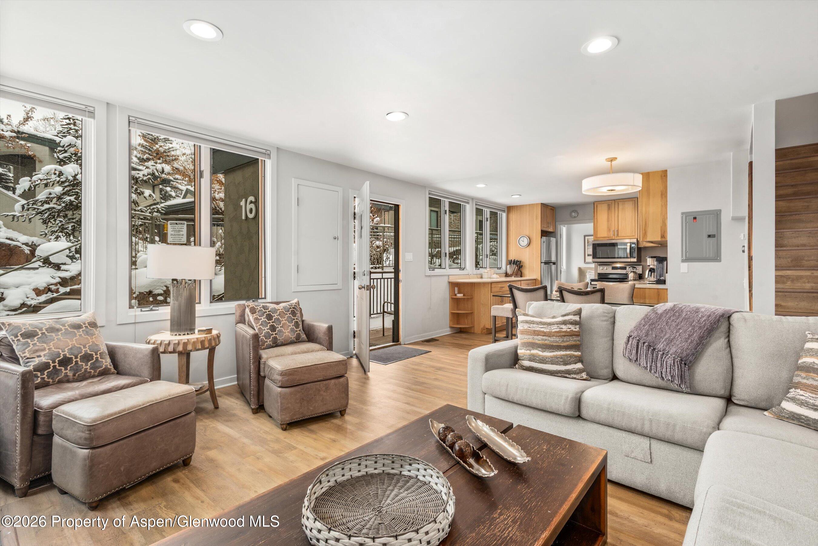 135 Carriage Way 16