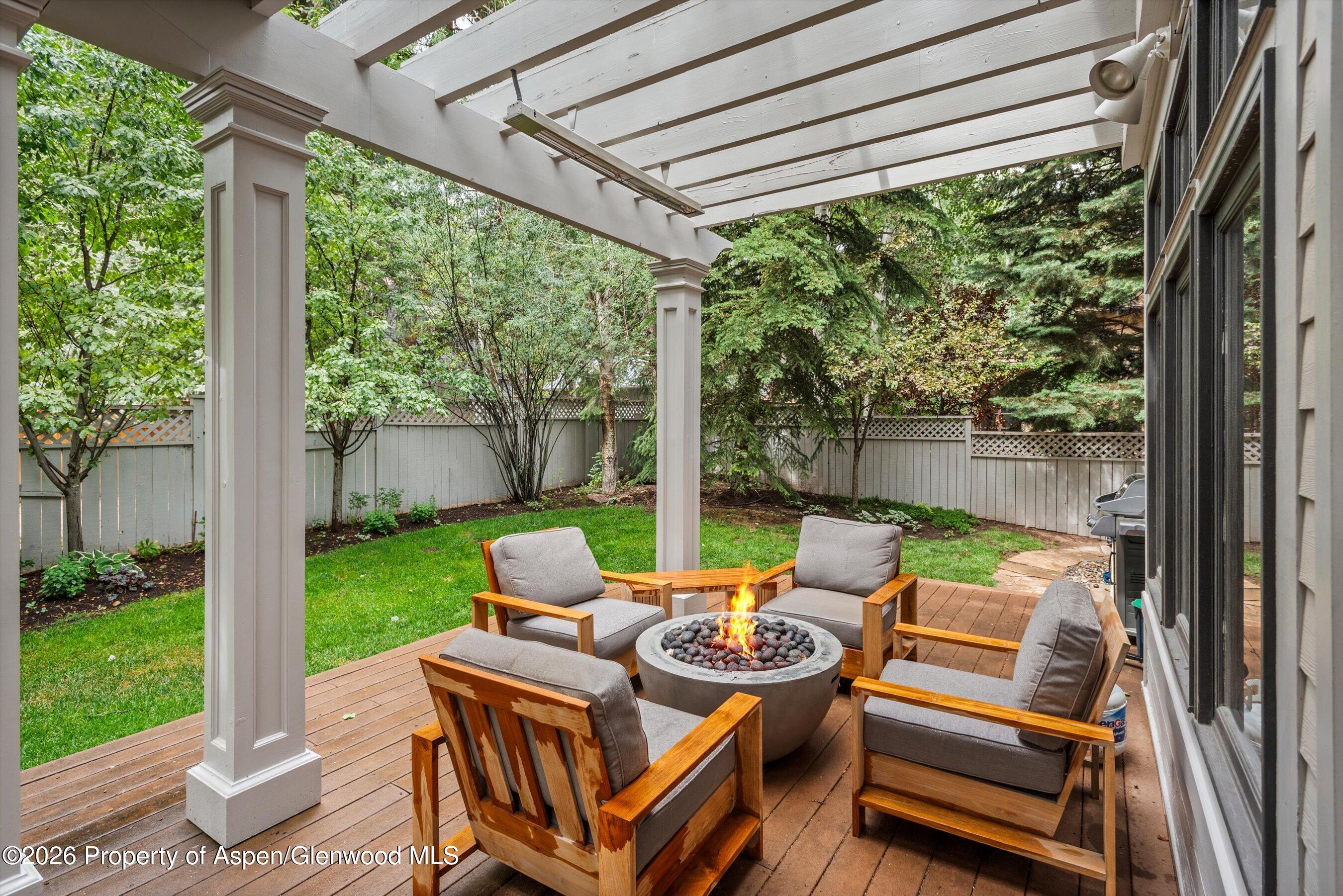 413 W Smuggler Street