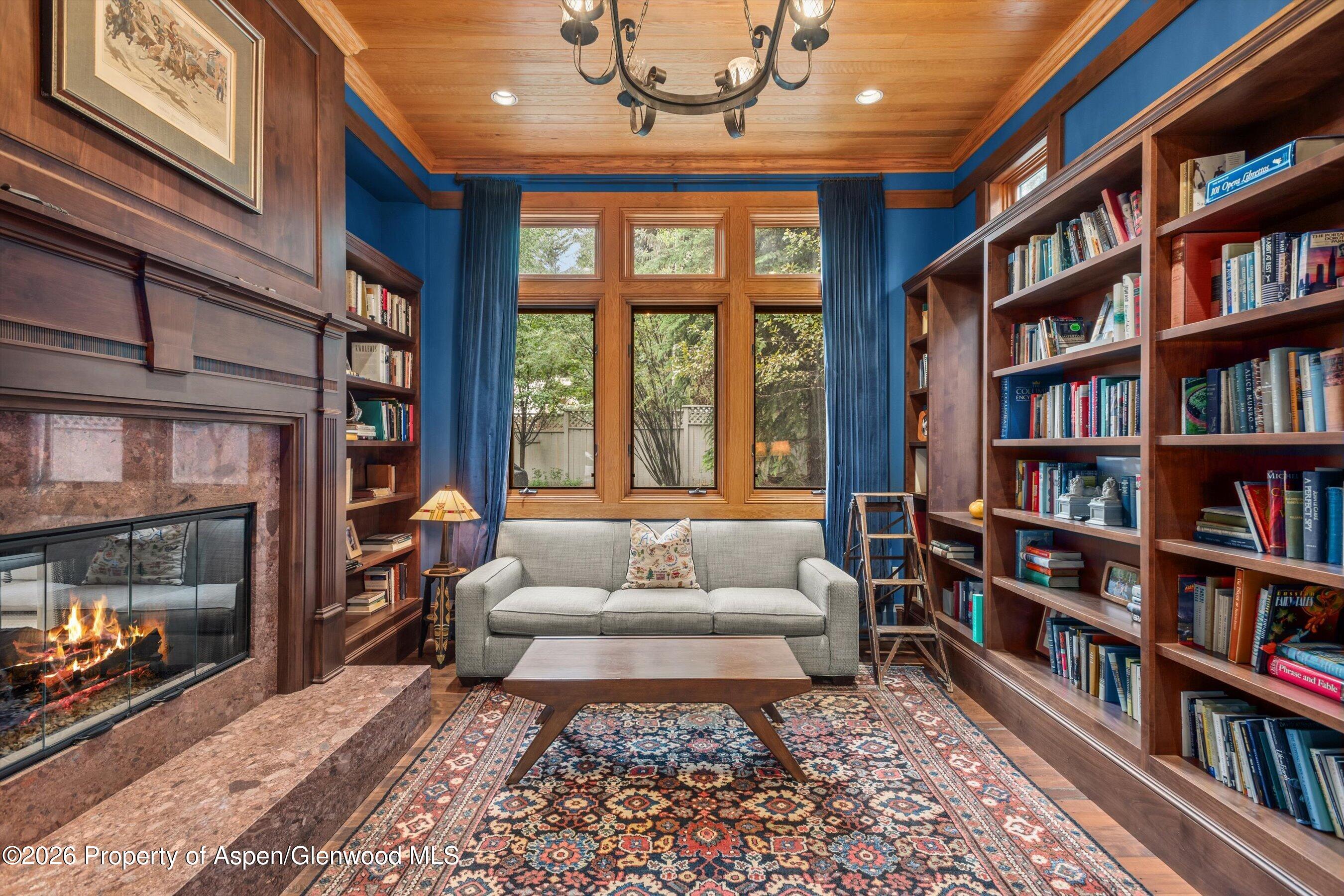 413 W Smuggler Street