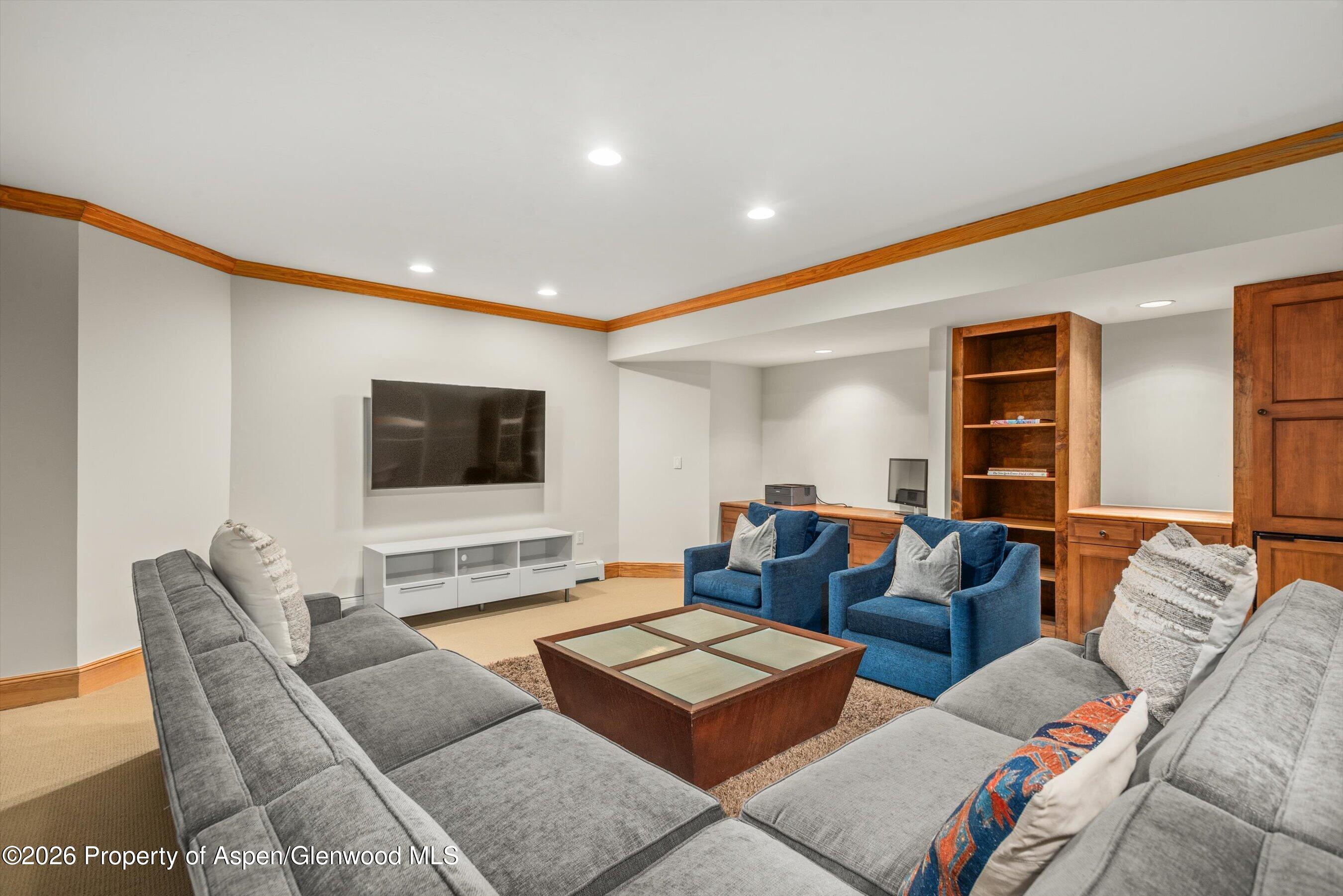413 W Smuggler Street