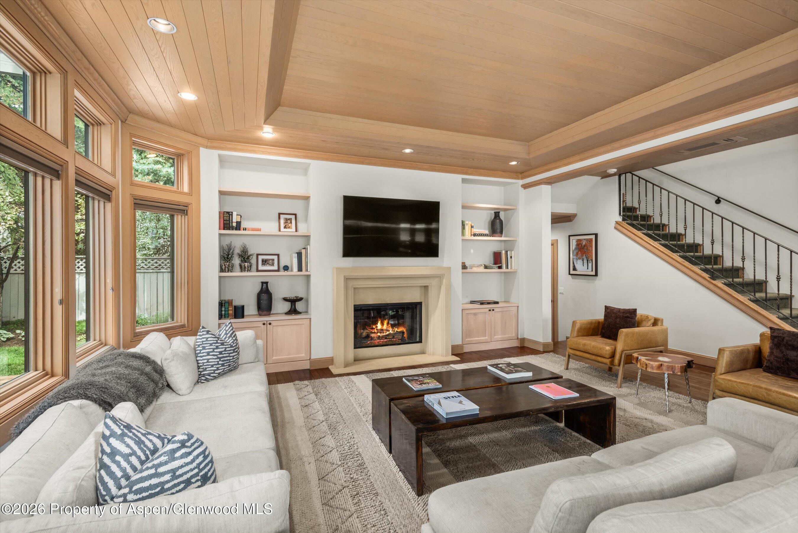 413 W Smuggler Street