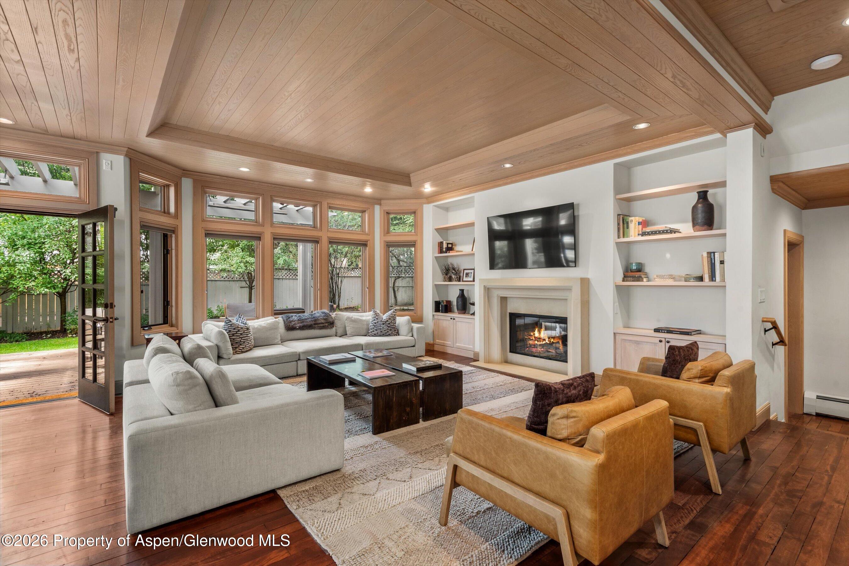 413 W Smuggler Street