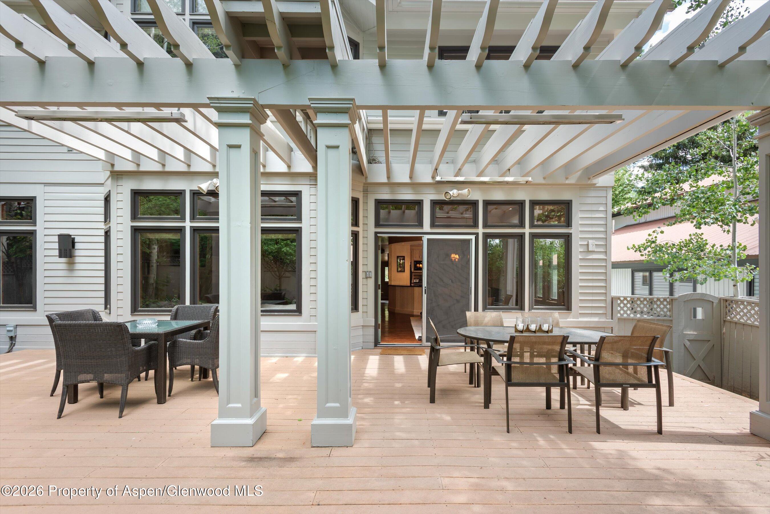 413 W Smuggler Street