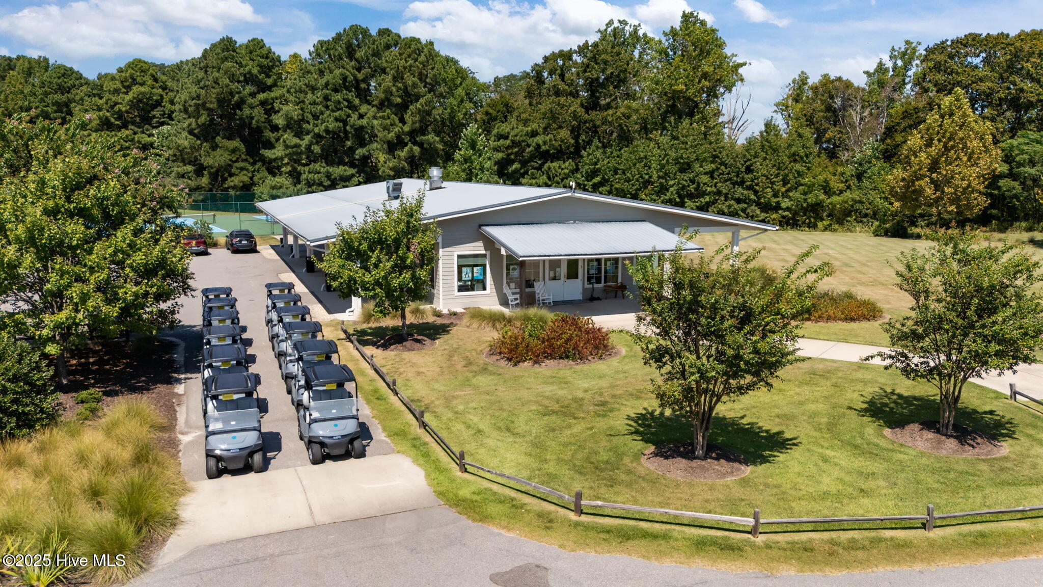 102 70 Majestic Circle