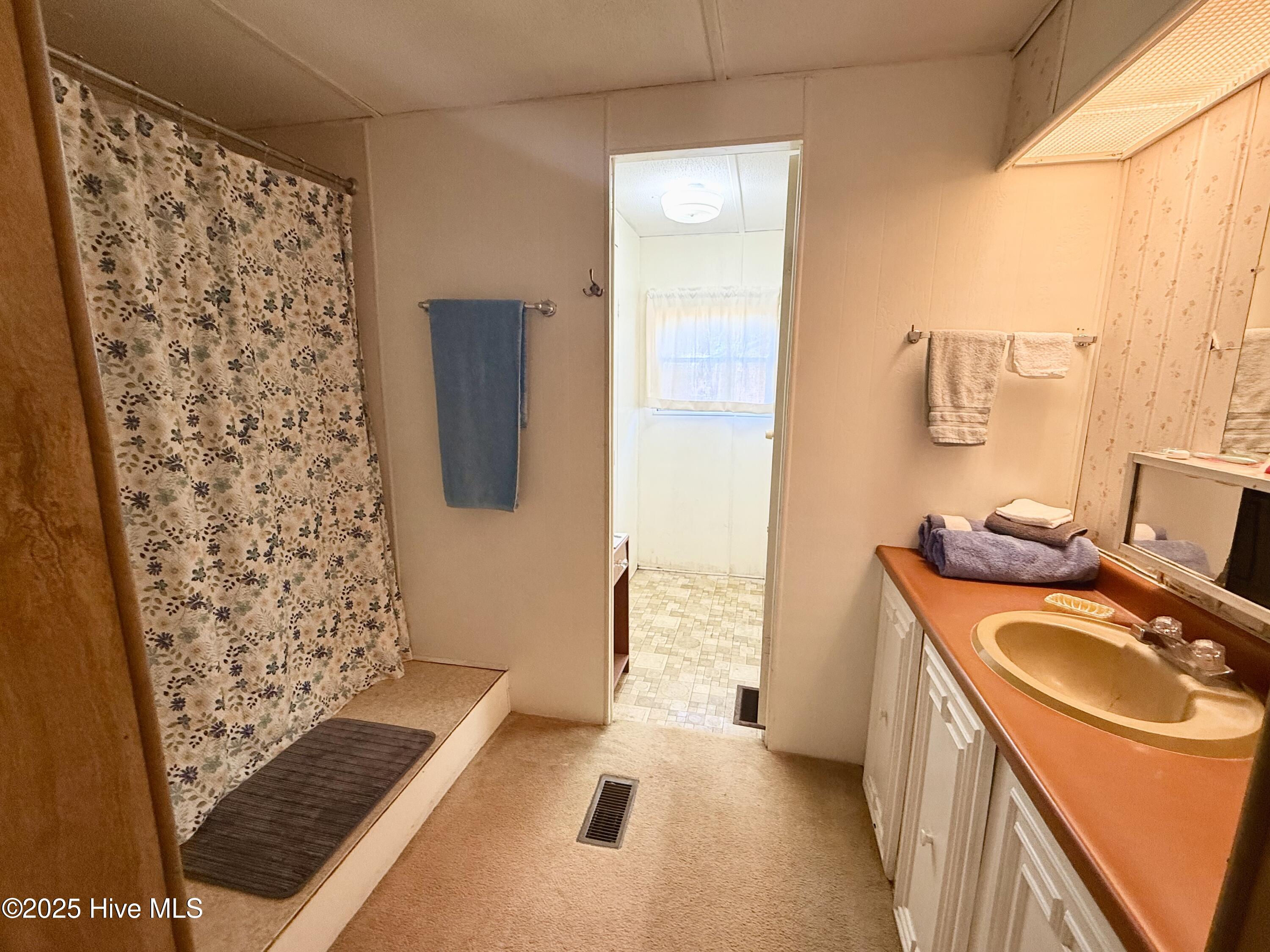 407 Diamond City Drive