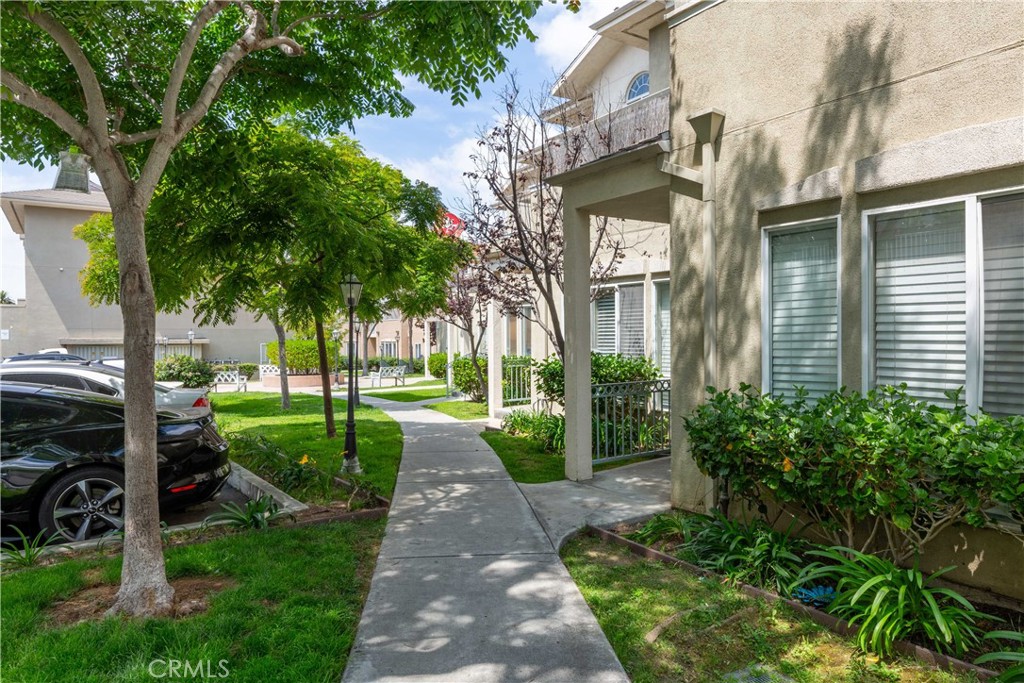 12082 S Broadway