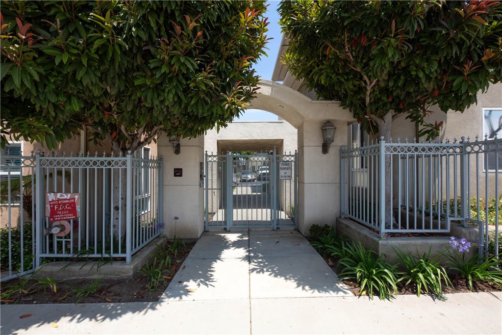 12082 S Broadway