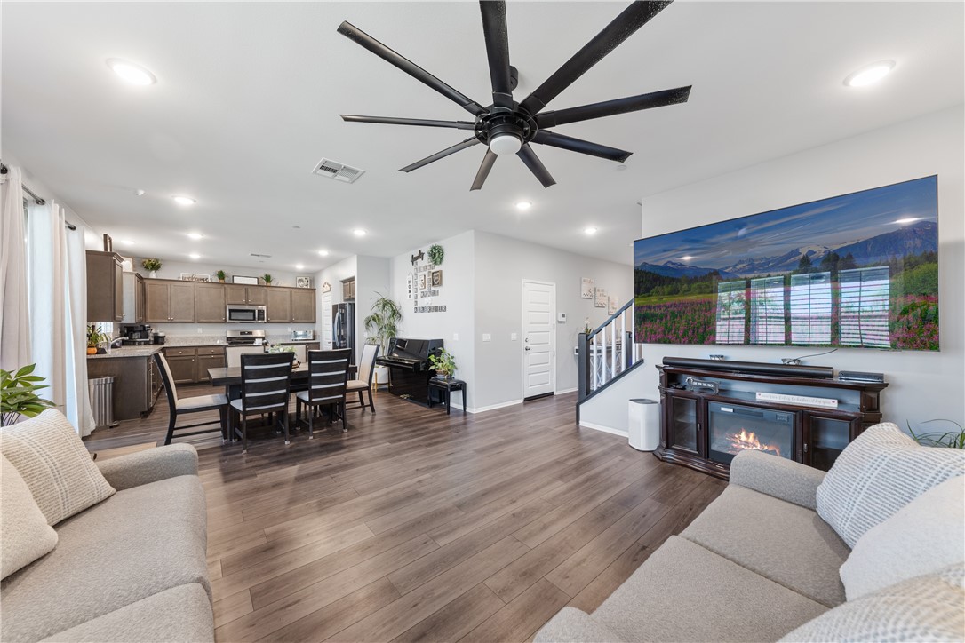 890 Oso Lane