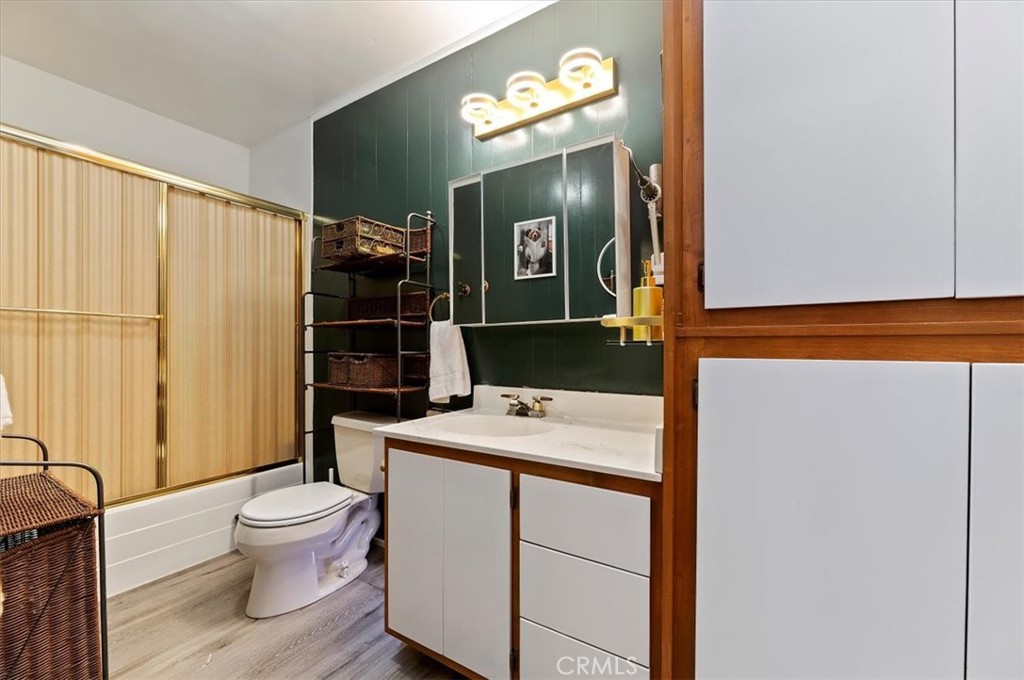 23075 Oak Leaf Lane