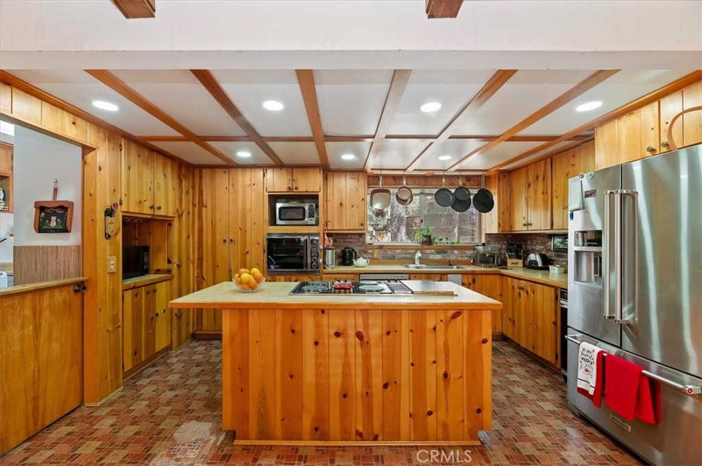 23075 Oak Leaf Lane