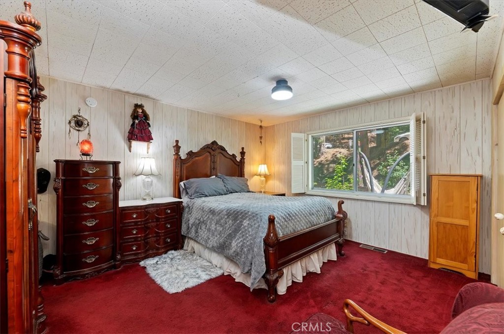 23075 Oak Leaf Lane