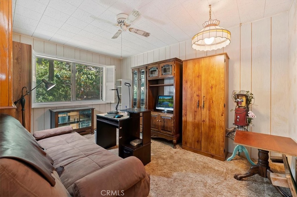 23075 Oak Leaf Lane
