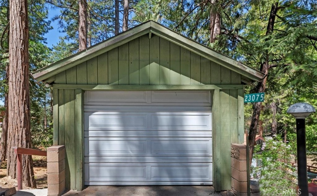 23075 Oak Leaf Lane